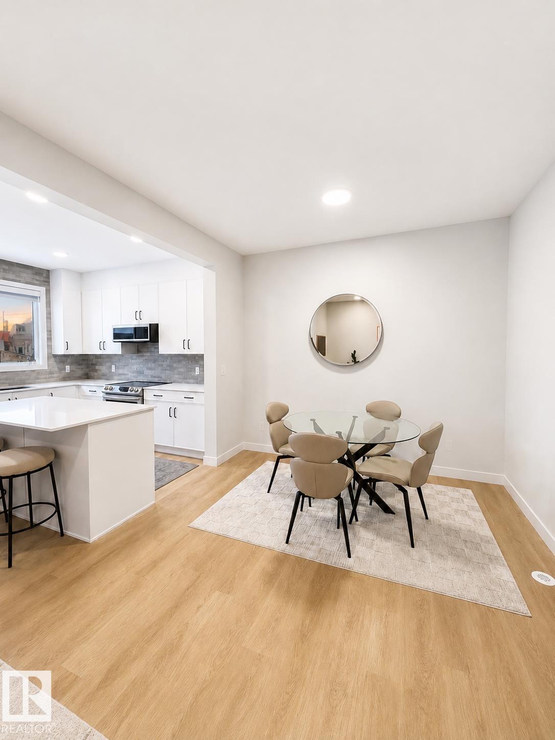 https://zimg.paragon.ice.com/ParagonImages/Property/PM/RAE/225386237/6/0/0/0330ca80a65a138997bd5aea95cfa384/1/cdf1233d1fd6a77a37ec516fa3bcc666/225386237-2a00592d-bdf9-4139-b5bf-14fef9049cc4.JPG