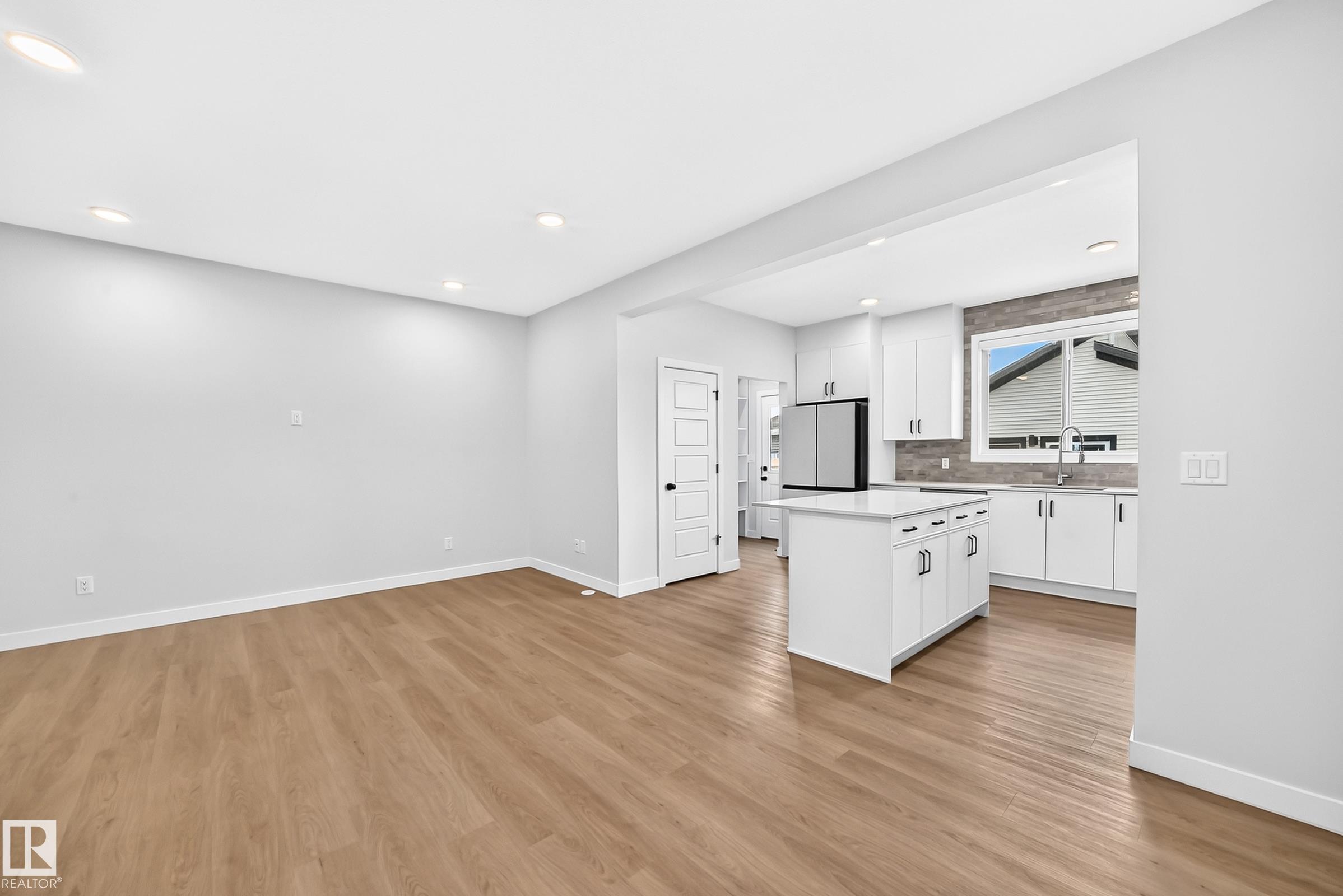 https://zimg.paragon.ice.com/ParagonImages/Property/PM/RAE/225386237/8/0/0/6c97ad24997a7ae0b531e62b2bb0ee1b/1/cdf1233d1fd6a77a37ec516fa3bcc666/225386237-f4818853-50d7-441f-9d73-de4e53716b60.JPG