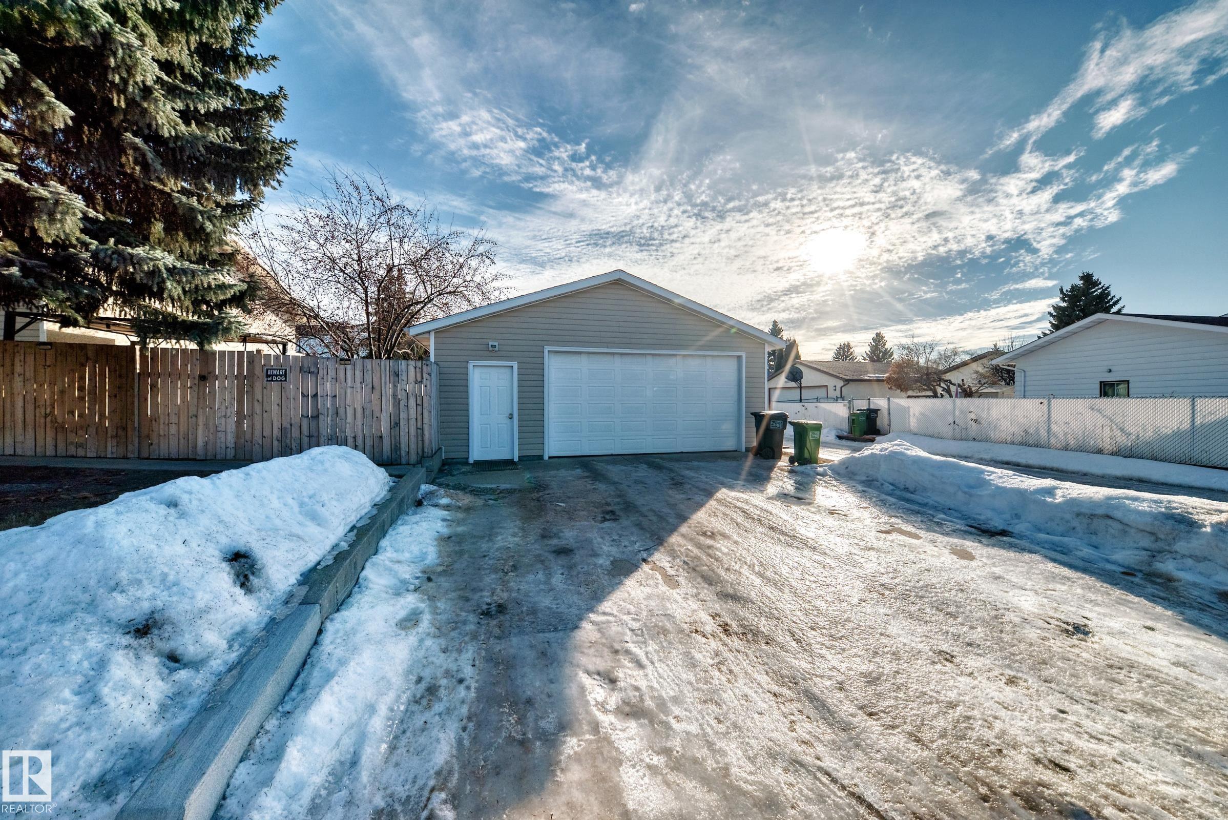 Photo 34 at 6111 18 Avenue NW, Meyokumin, Edmonton