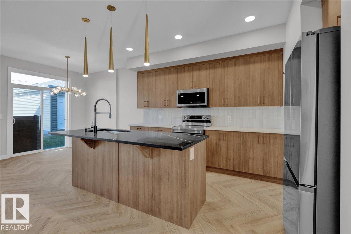 8290 Kiriak Loop SW, Keswick, Edmonton