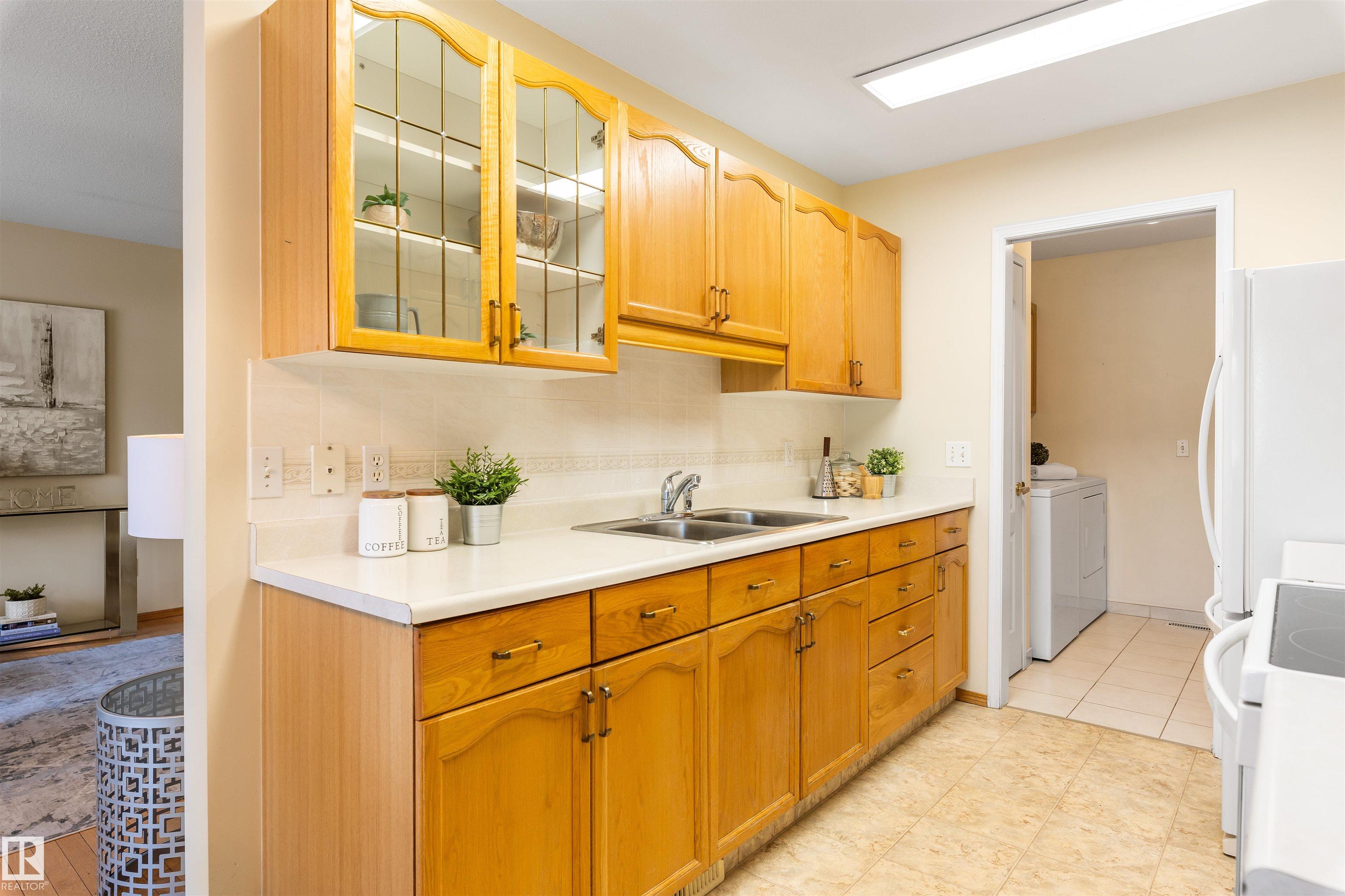 Photo 7 at 35 - 13320 124 Street NW, Kensington, Edmonton