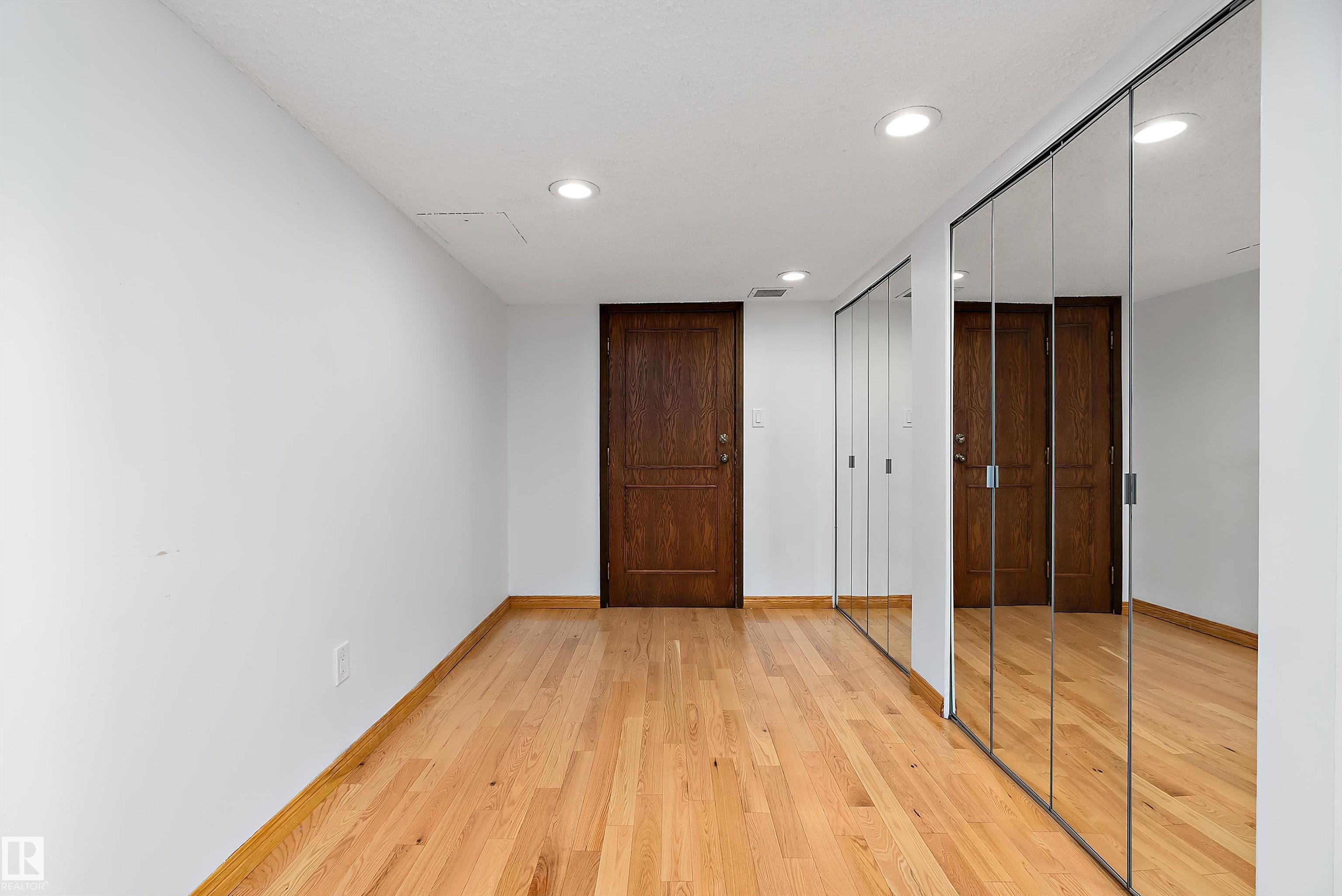 https://zimg.paragon.ice.com/ParagonImages/Property/PM/RAE/225386282/13/0/0/cdd3ad4040bd7afee1bfd7f8c35003bb/1/d388c69825599d78d8515d0af01ee2a9/225386282-fd7db74c-38c1-43d0-8532-7b250779c645.JPG