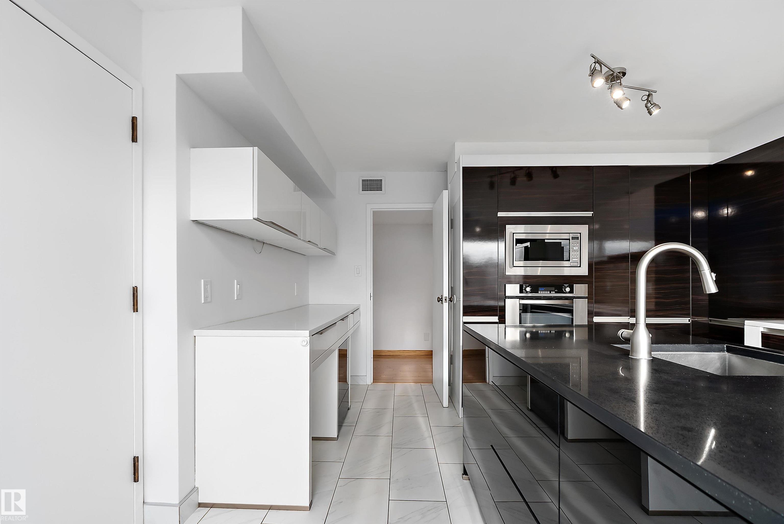 https://zimg.paragon.ice.com/ParagonImages/Property/PM/RAE/225386282/17/0/0/2b7094988e0f1396854b4b484f700f89/1/d388c69825599d78d8515d0af01ee2a9/225386282-cd66db66-fc1c-4222-b28f-abb72e3feb35.JPG