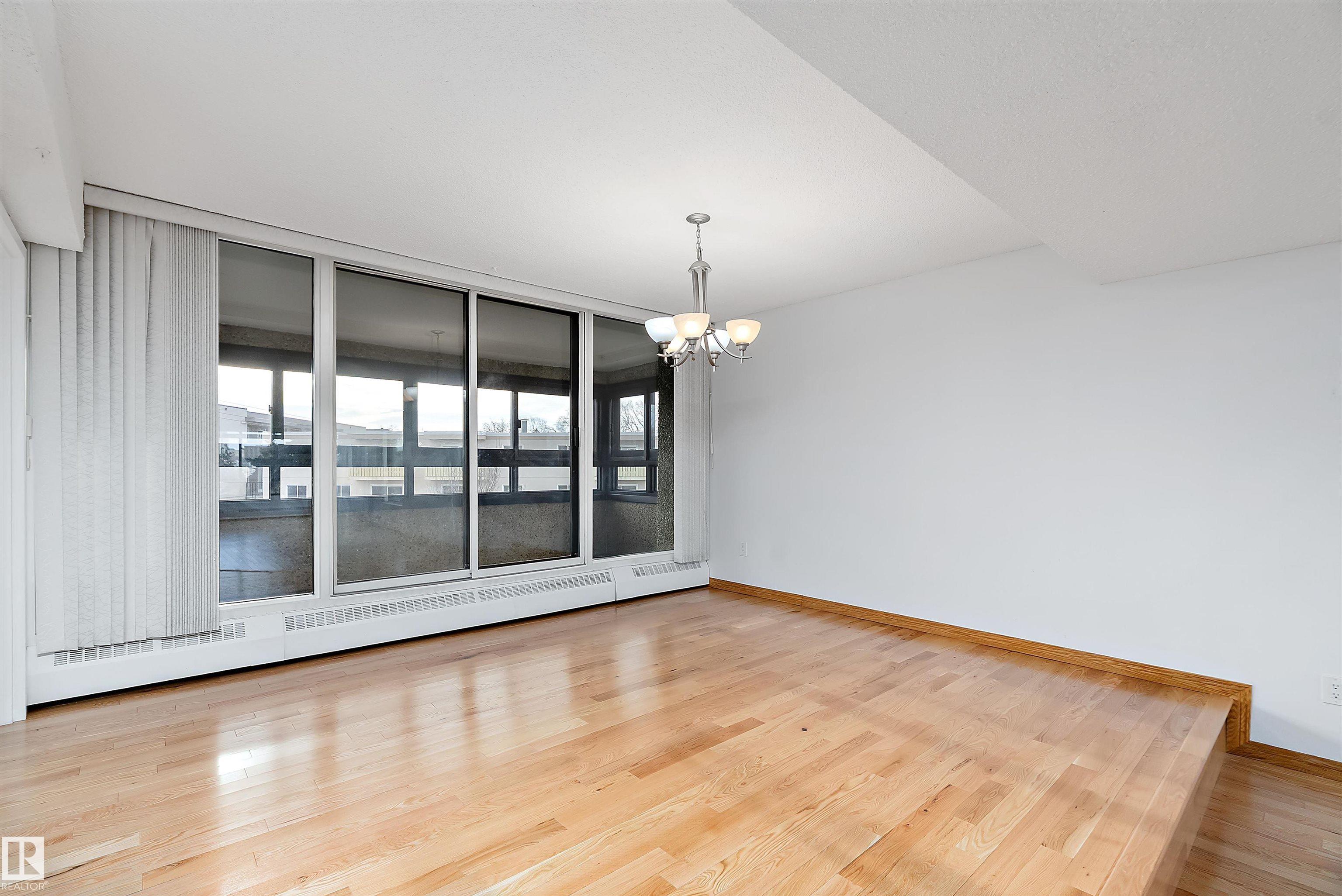 https://zimg.paragon.ice.com/ParagonImages/Property/PM/RAE/225386282/19/0/0/8ef3ca75ffe22c9434d9ab6c7aa8f684/1/d388c69825599d78d8515d0af01ee2a9/225386282-6117a526-d9b2-490a-a48d-aecd4d93b22c.JPG