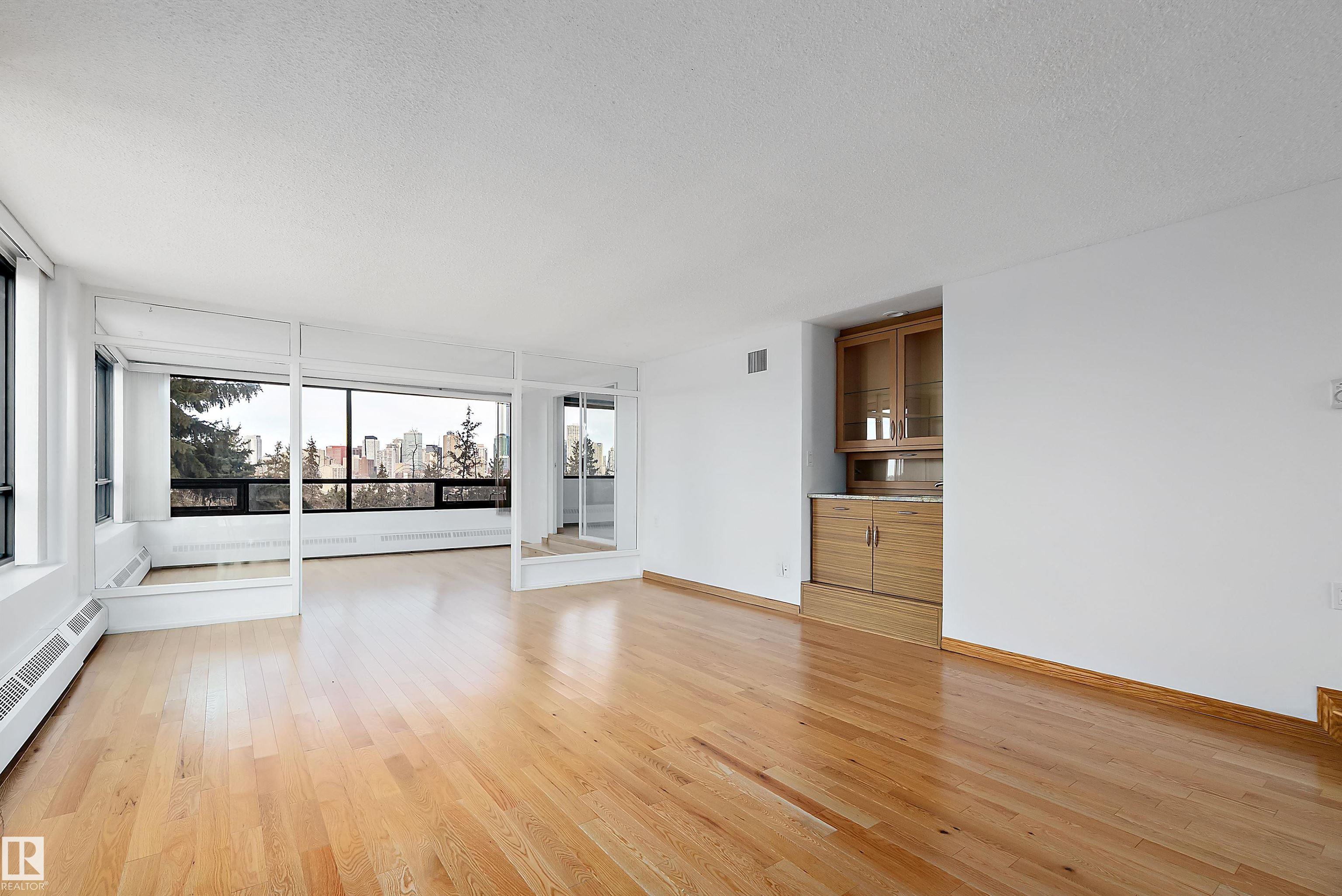 https://zimg.paragon.ice.com/ParagonImages/Property/PM/RAE/225386282/23/0/0/81e6985041000bd770bca4c8508f5cd2/1/d388c69825599d78d8515d0af01ee2a9/225386282-bd4491be-b0aa-47e4-bccd-eb69abfc4b4b.JPG