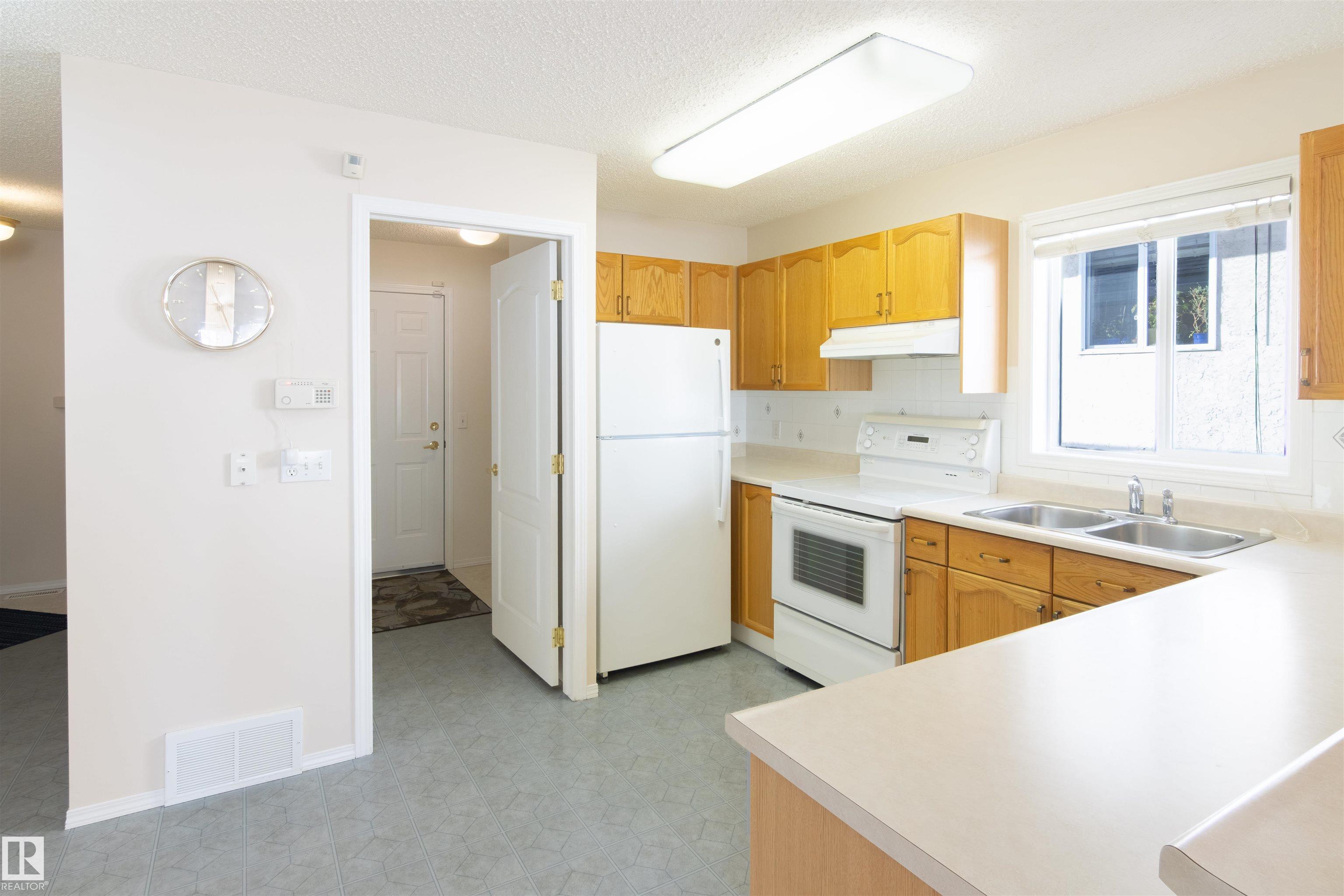 Photo 4 at 41 - 14428 Miller Boulevard NW, Miller, Edmonton