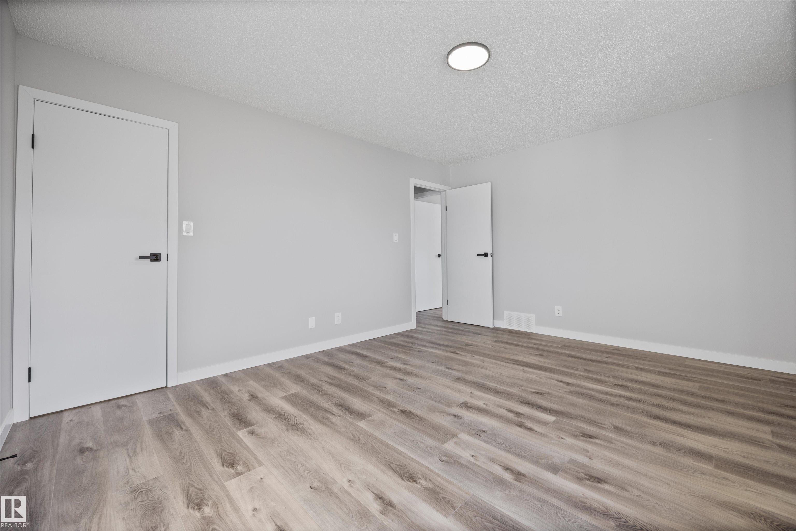 Photo 15 at 16924 95 Street NW, Lago Lindo, Edmonton