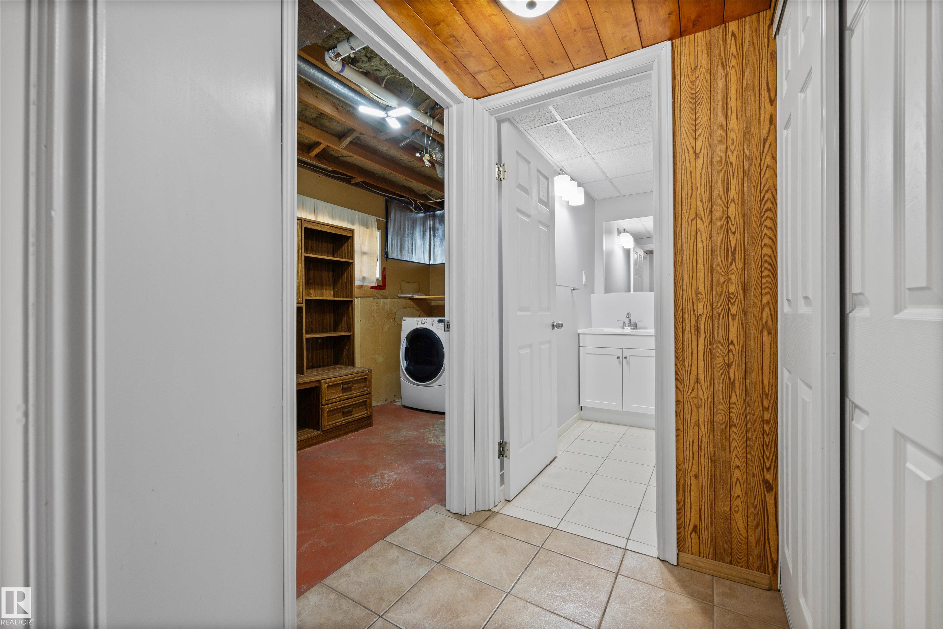 Photo 28 at 16924 95 Street NW, Lago Lindo, Edmonton