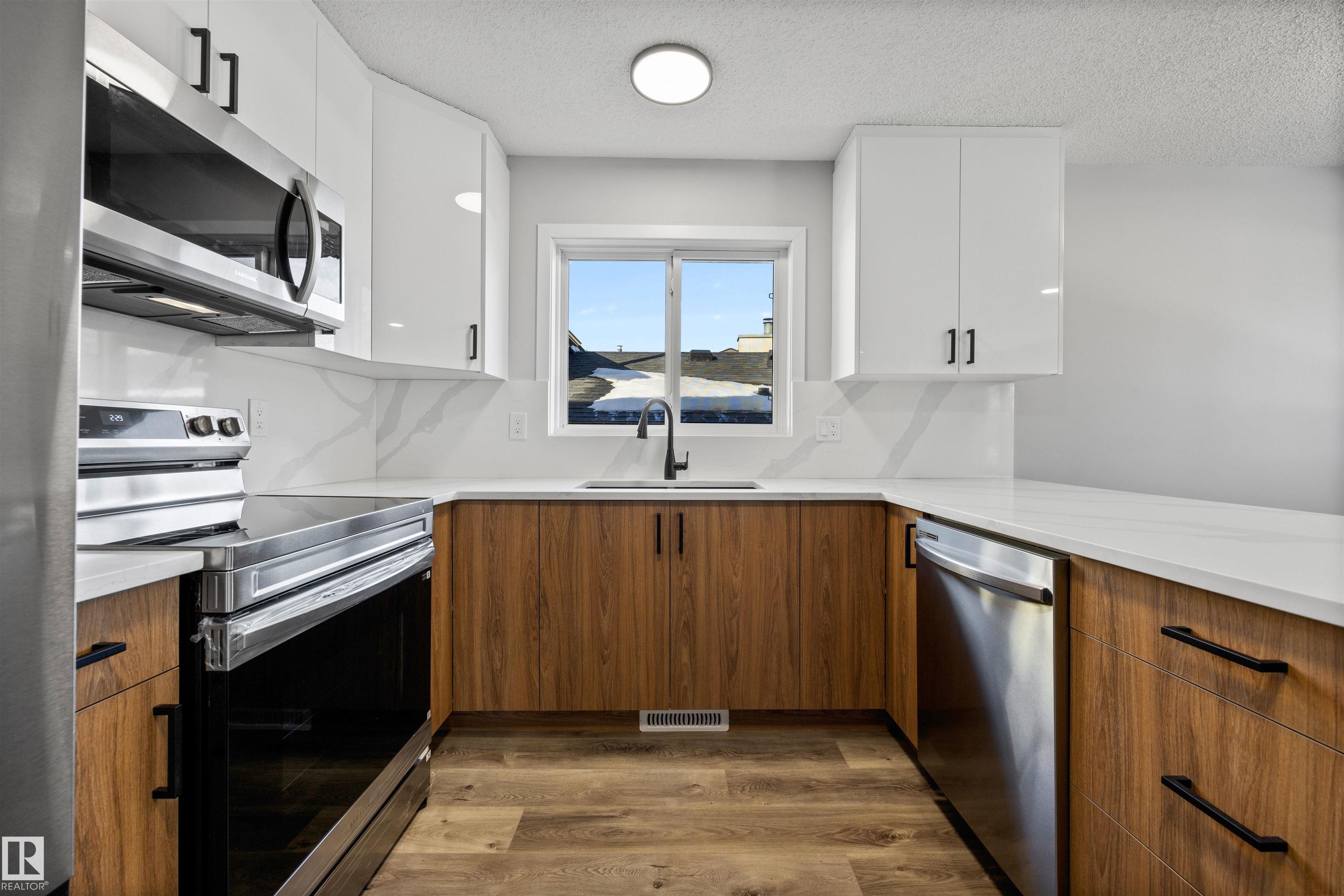 Photo 7 at 16924 95 Street NW, Lago Lindo, Edmonton