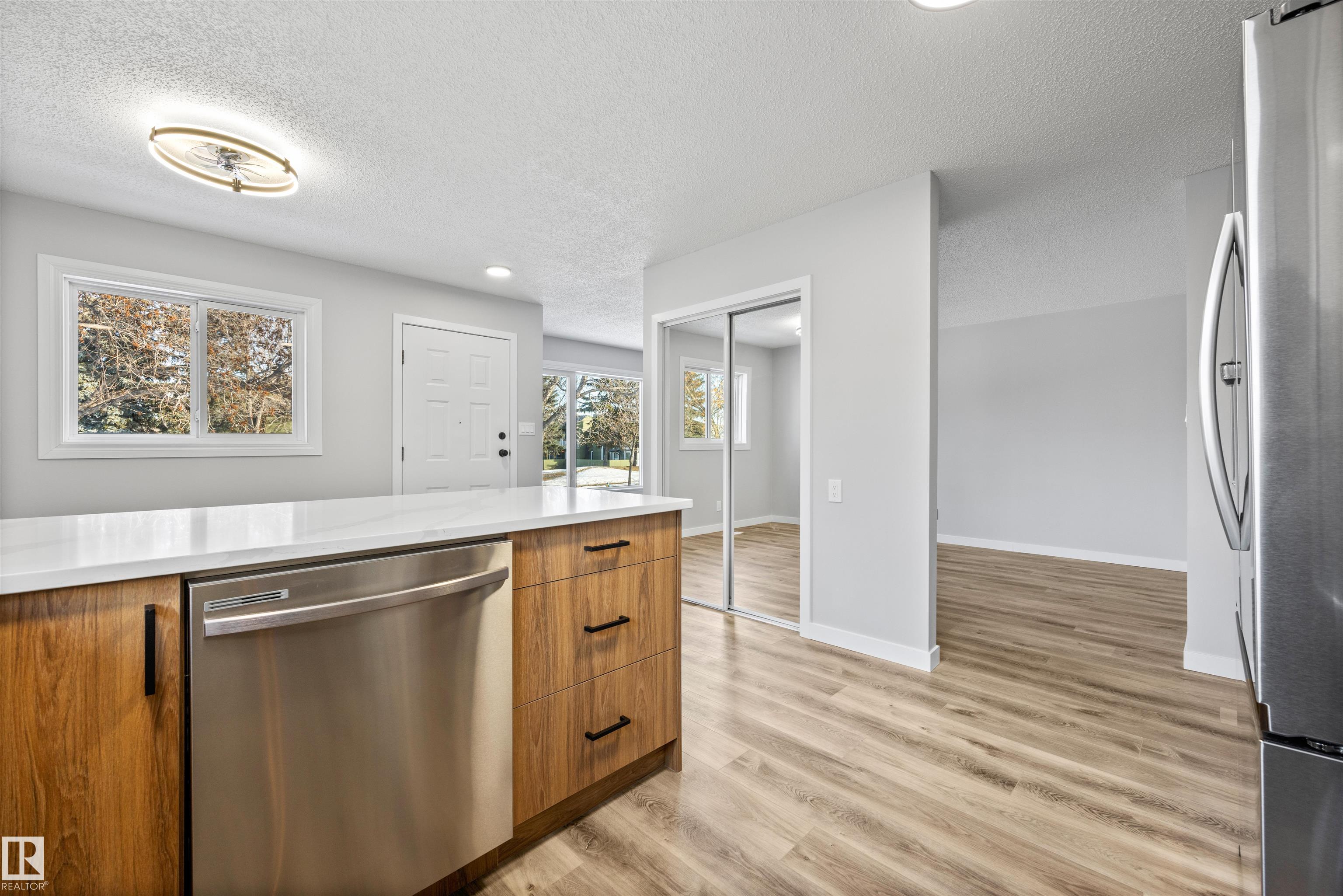 Photo 8 at 16924 95 Street NW, Lago Lindo, Edmonton