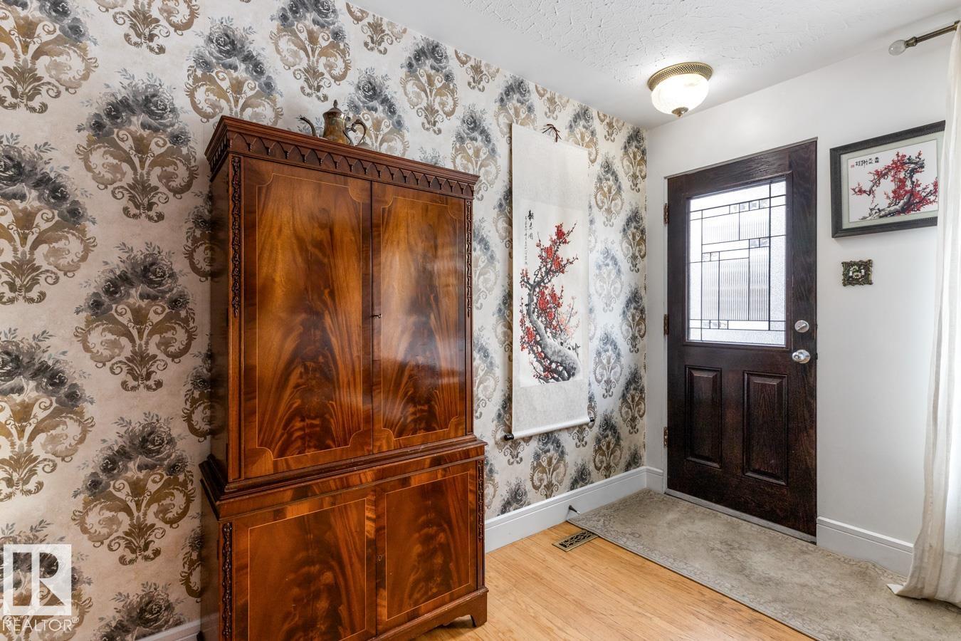 Photo 4 at 7708 78 Avenue NW, King Edward Park, Edmonton