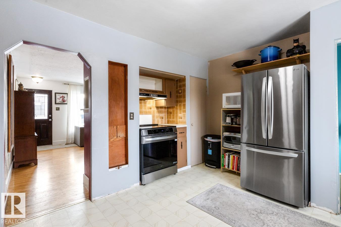 Photo 9 at 7708 78 Avenue NW, King Edward Park, Edmonton