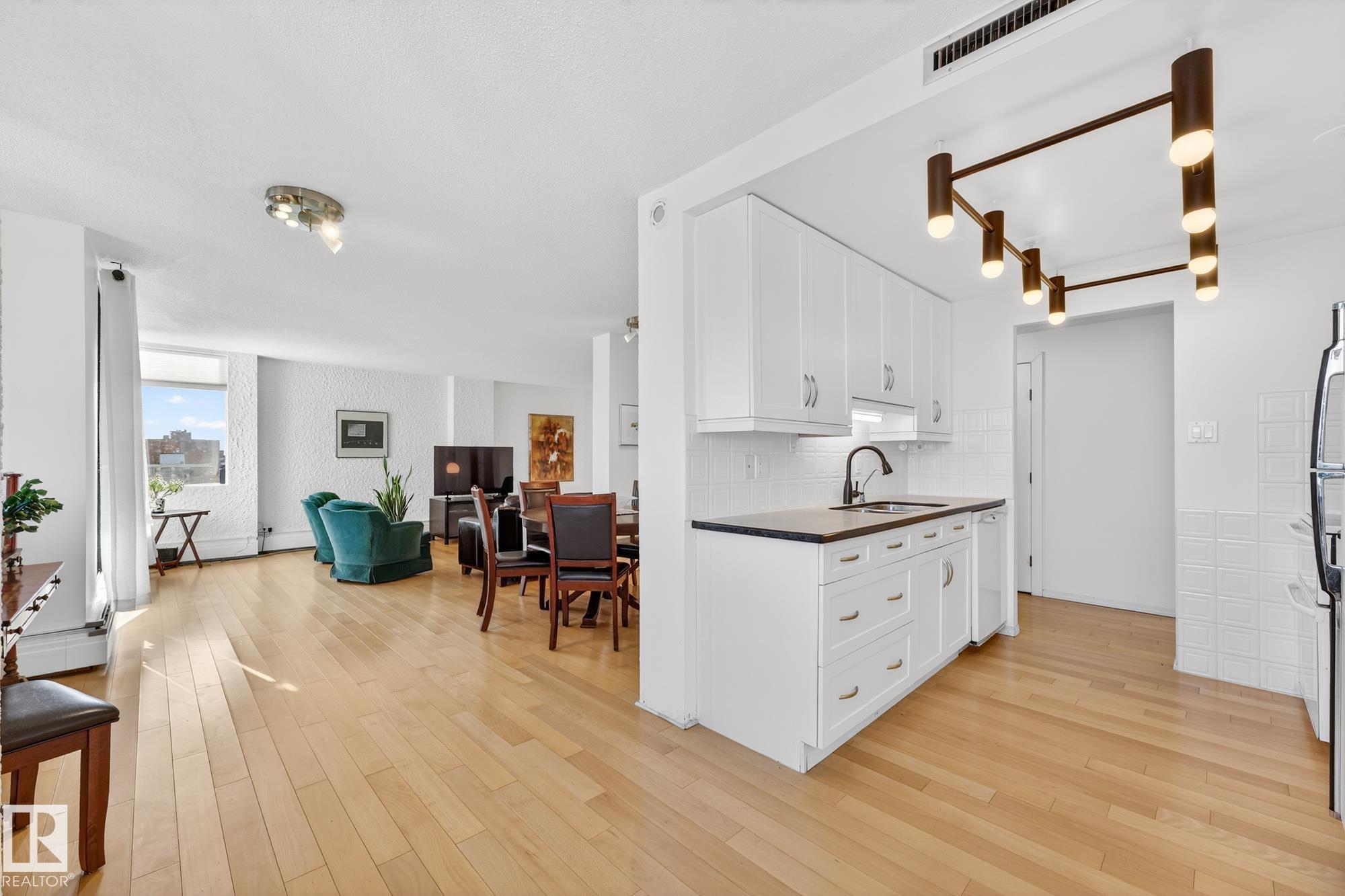 Photo 10 at 1502 - 10160 115 Street NW, Wîhkwêntôwin, Edmonton