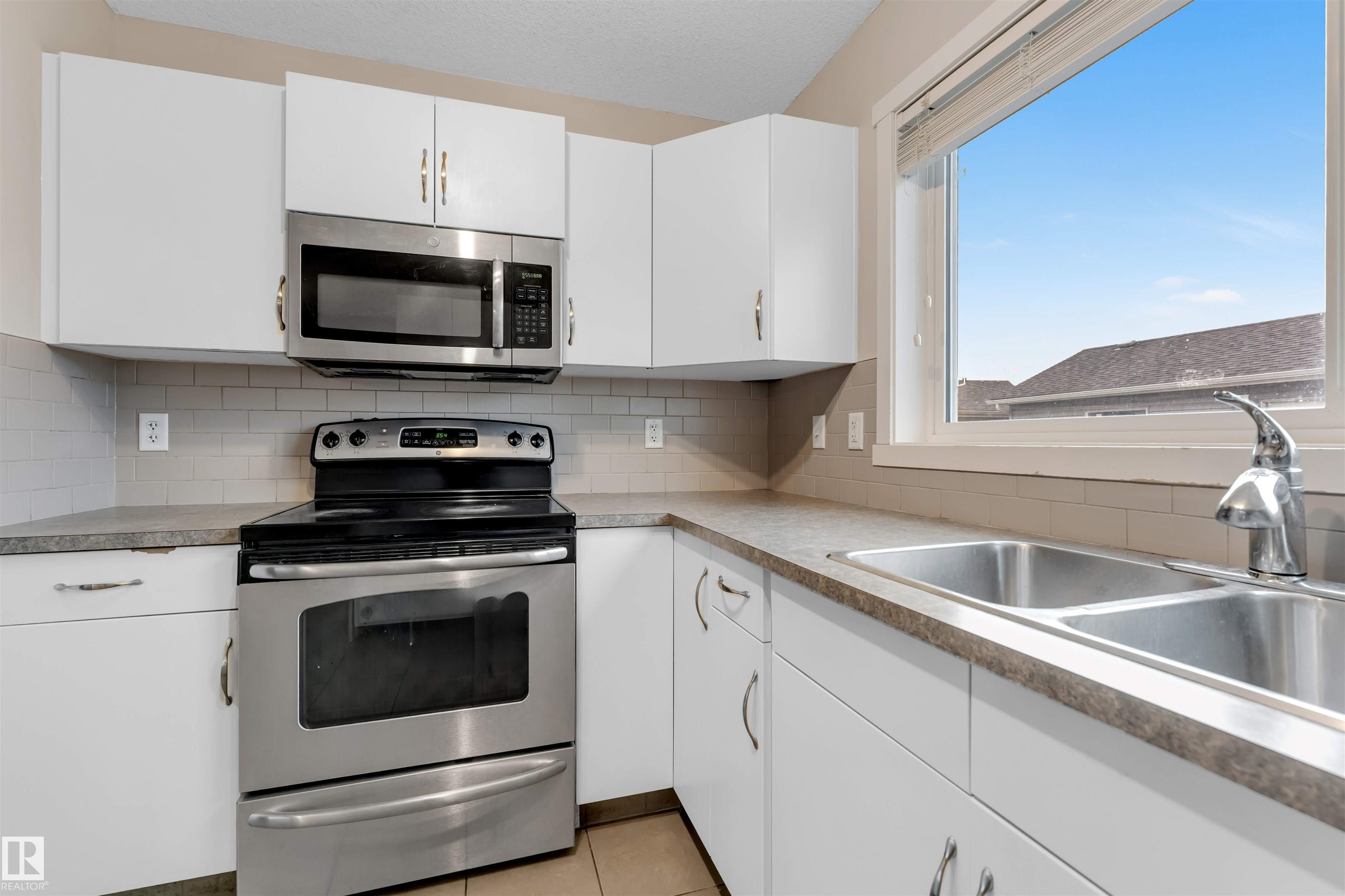 Picture for 610 TAMARACK RD NW