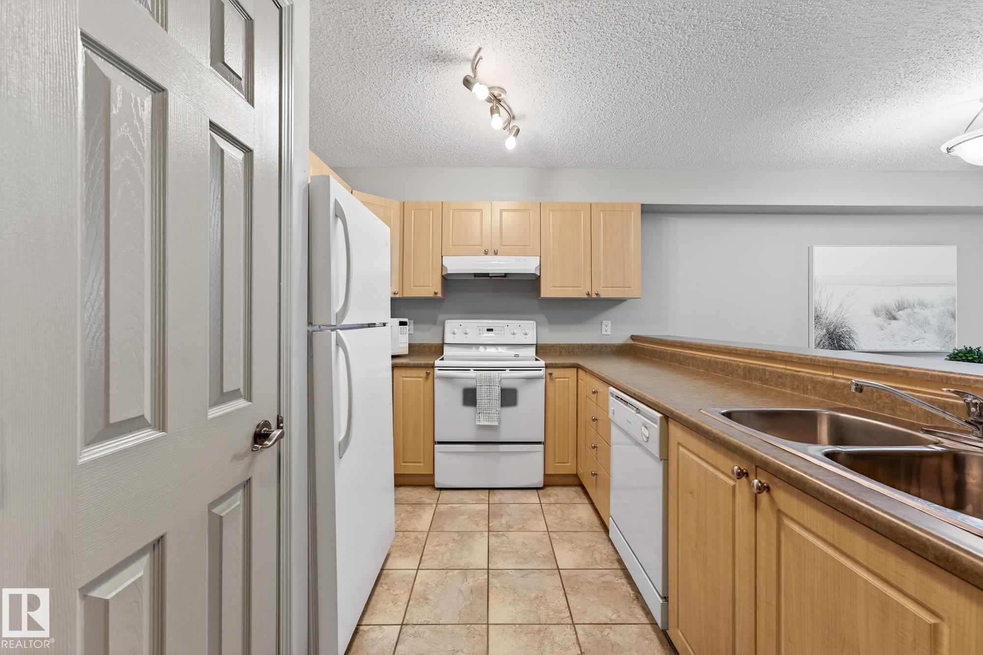 Photo 6 at 108 - 10403 98 Avenue NW, Downtown, Edmonton