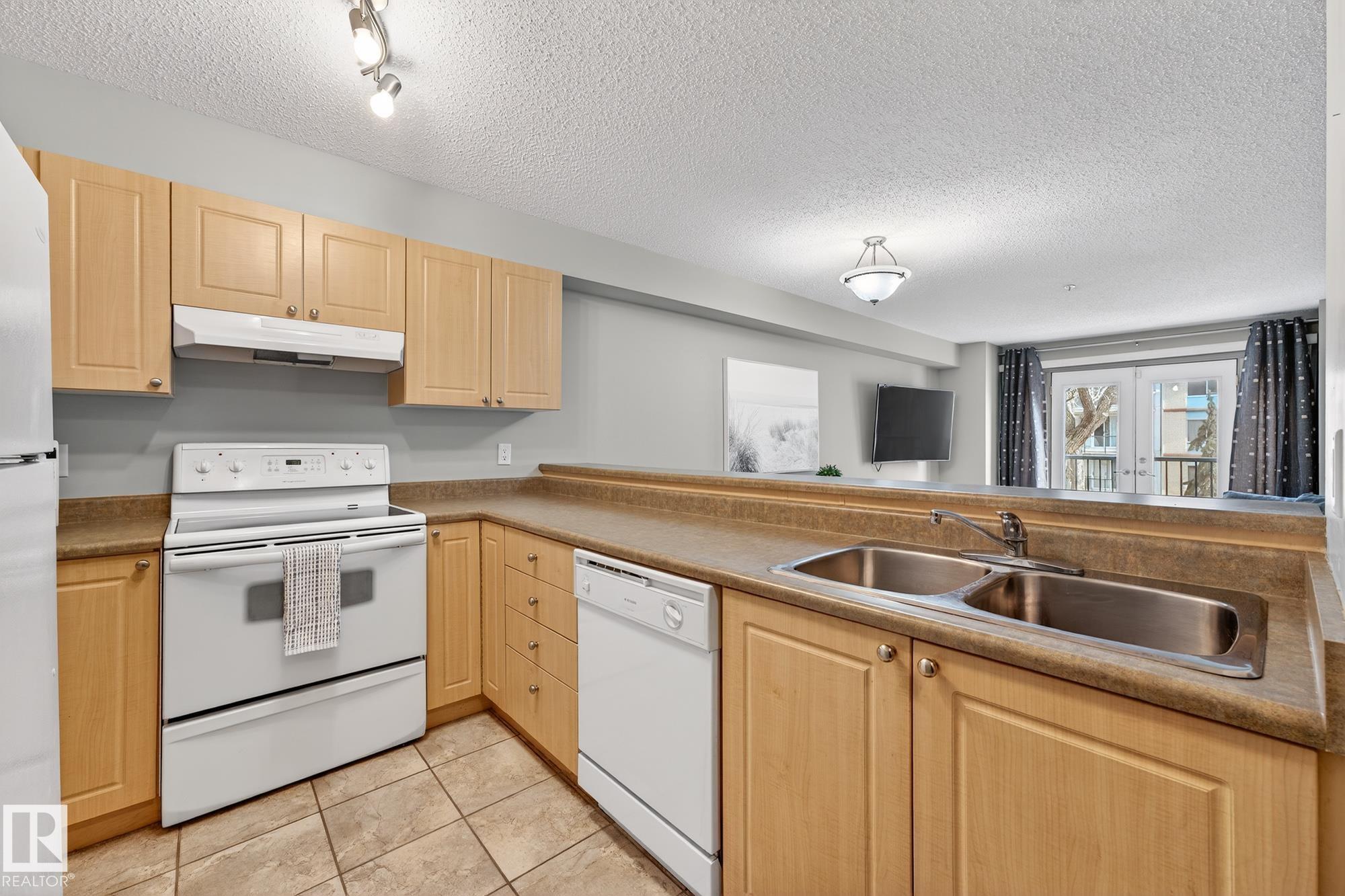 Photo 7 at 108 - 10403 98 Avenue NW, Downtown, Edmonton