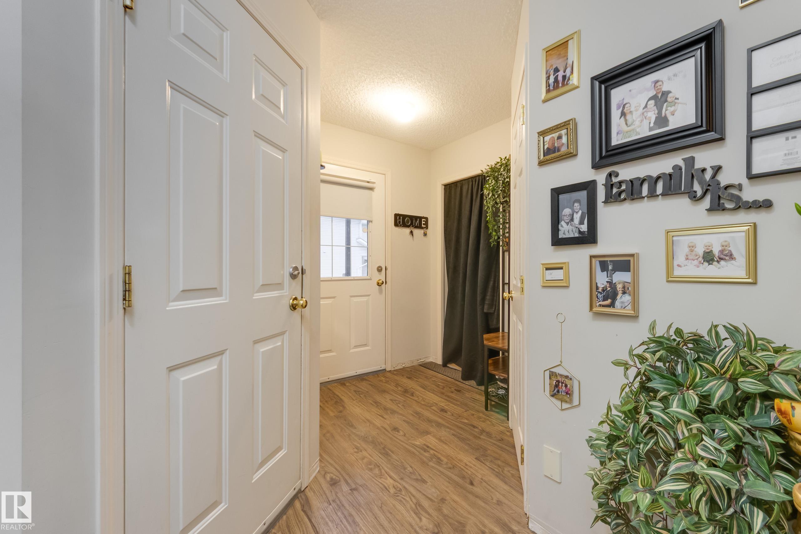 Photo 2 at 7 - 4020 21 Street NW, Larkspur, Edmonton