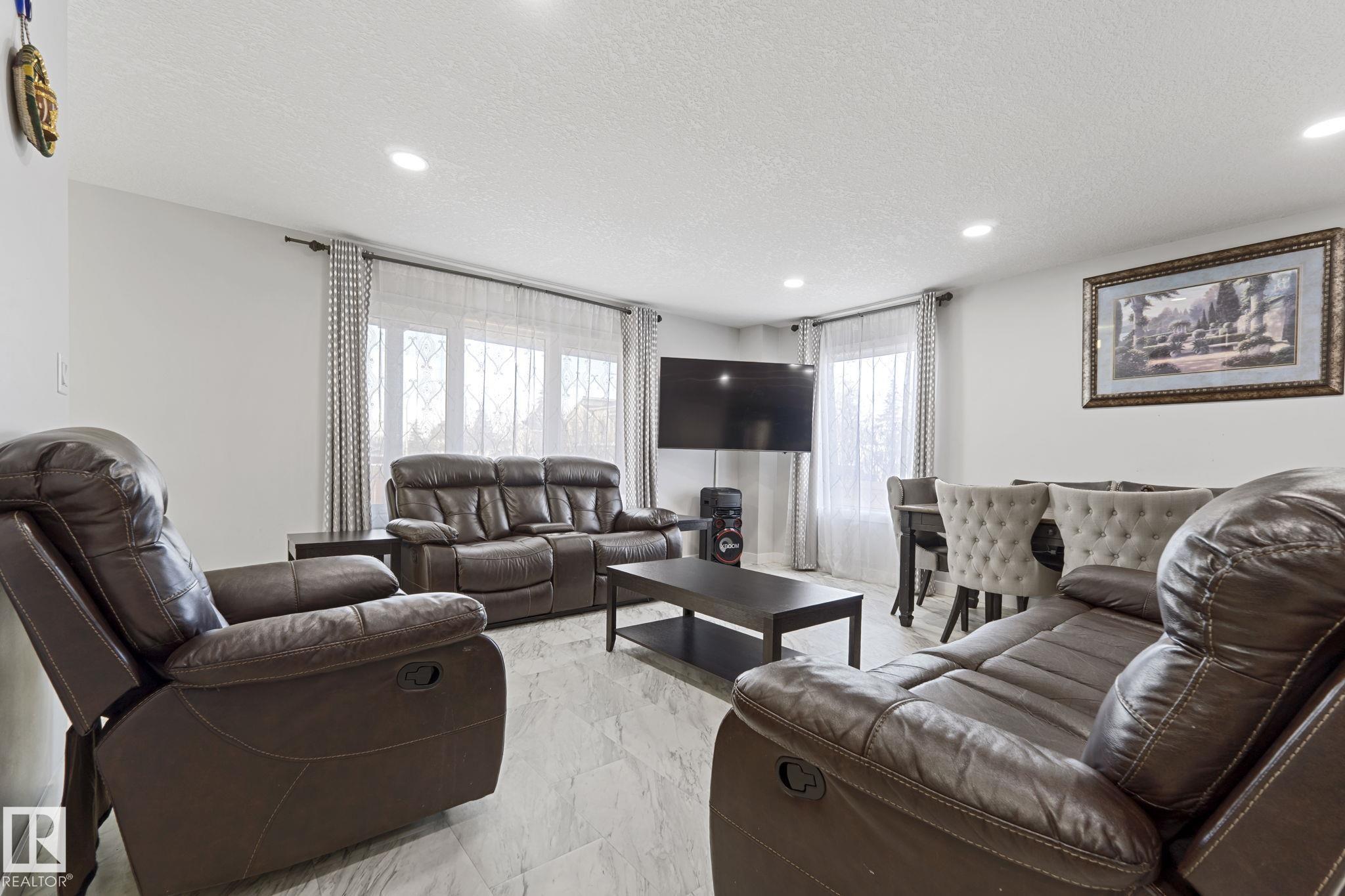 Photo 7 at 8955 150 Street NW, Jasper Park, Edmonton