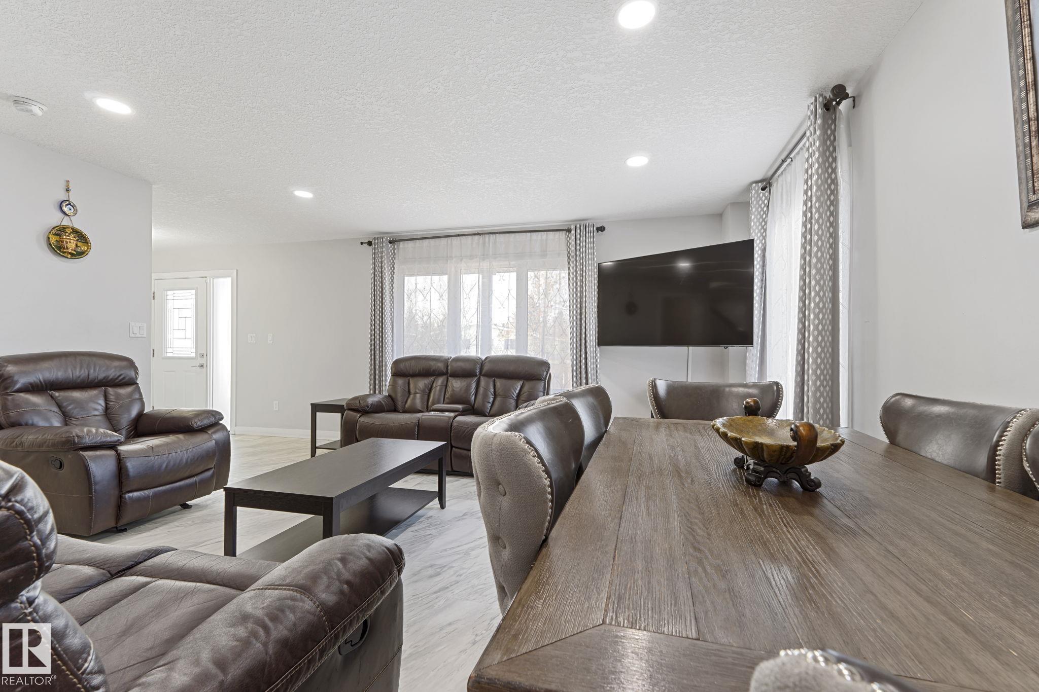 Photo 8 at 8955 150 Street NW, Jasper Park, Edmonton