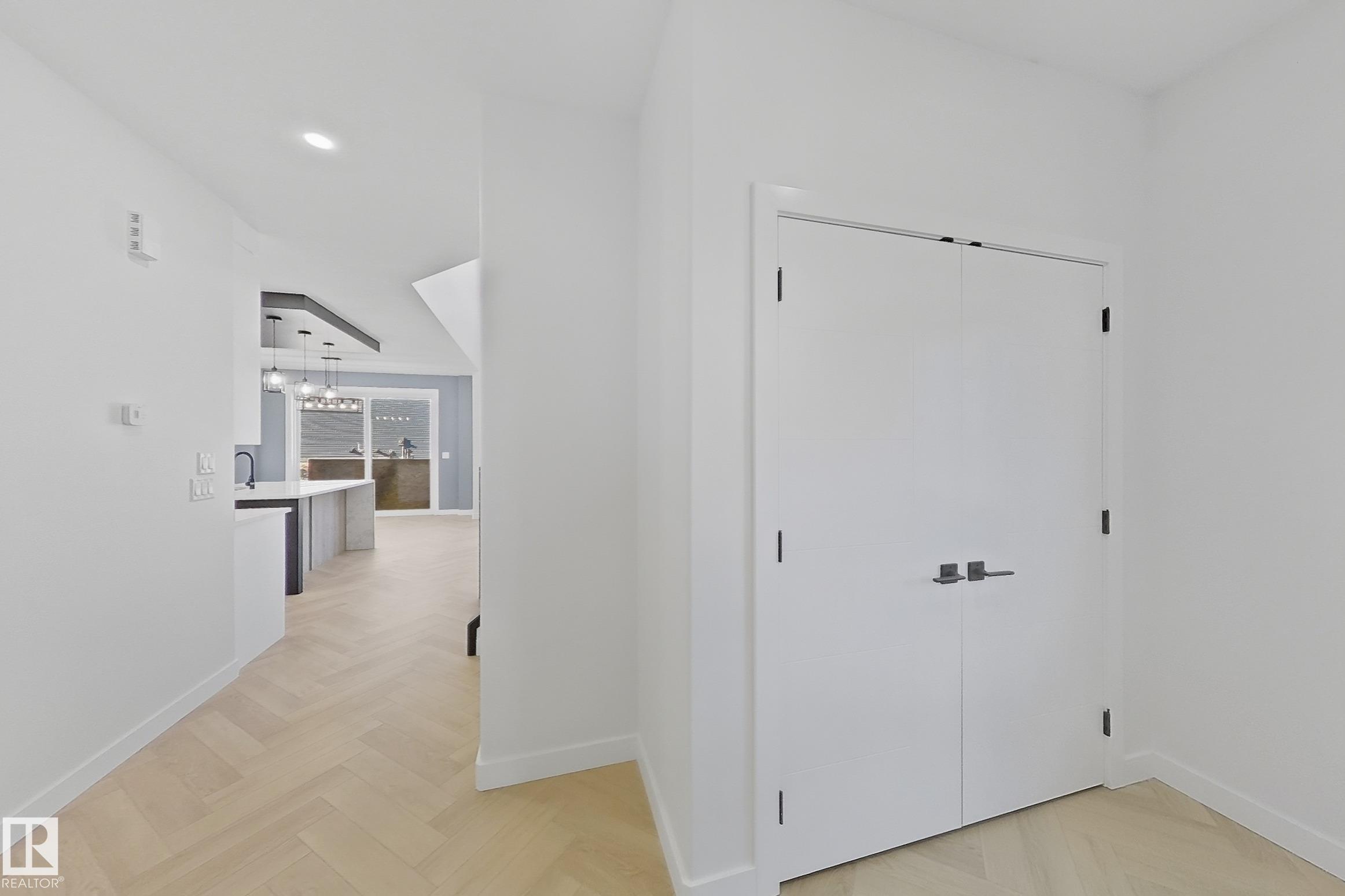 Photo 6 at 1558 Siskin Link NW, Kinglet Gardens, Edmonton