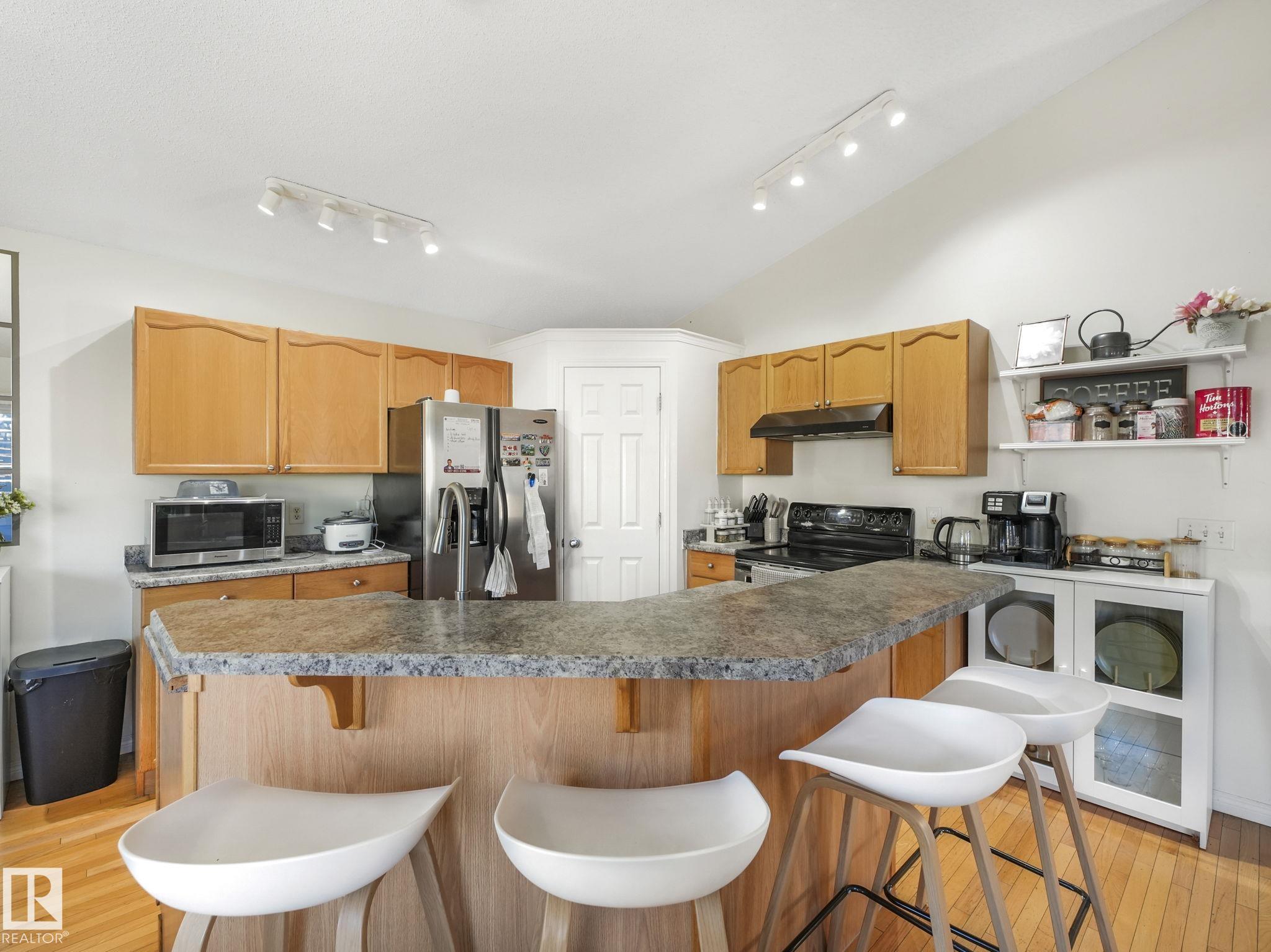 Photo 24 at 3239 21 Street NW, Silver Berry, Edmonton