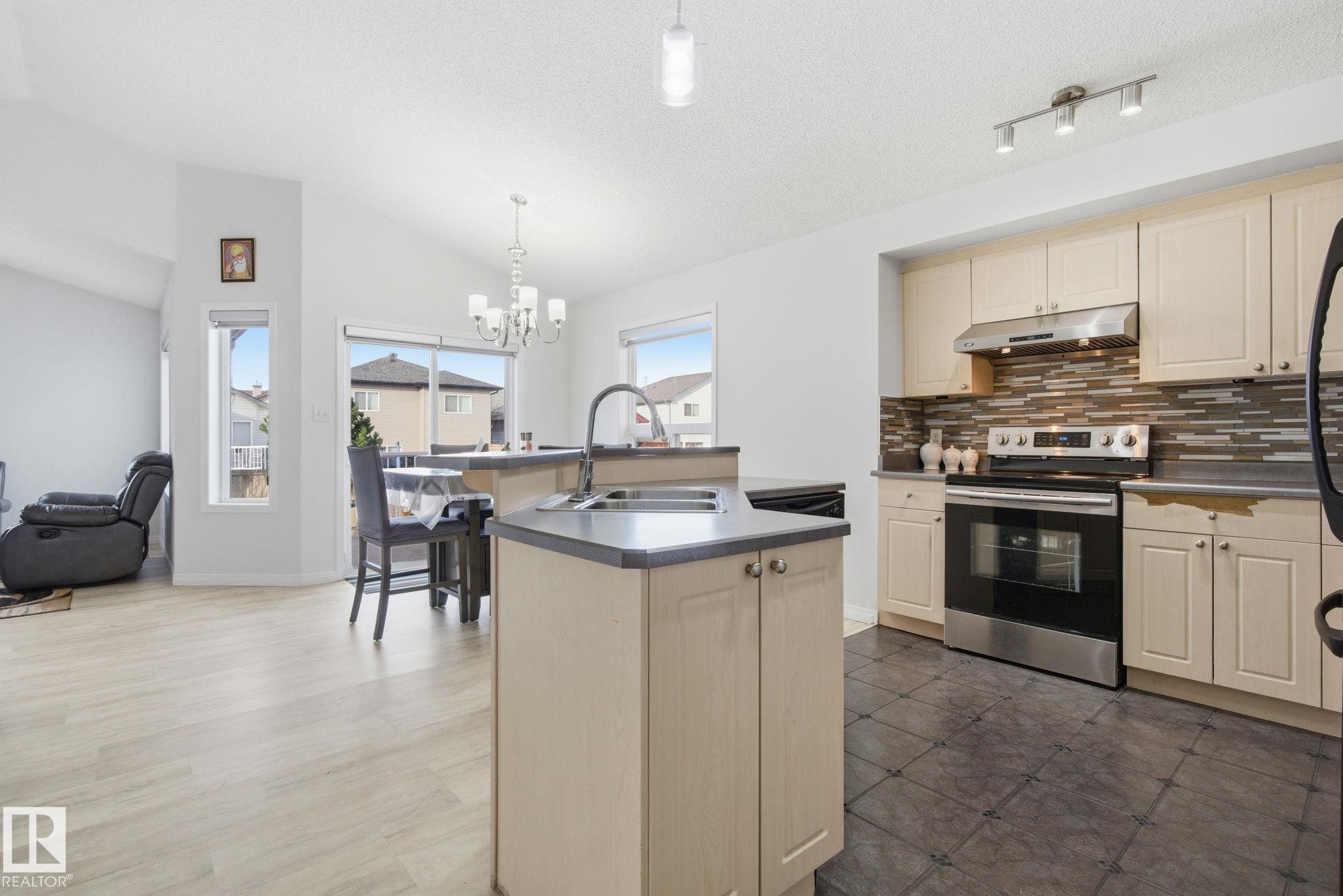 Photo 6 at 3248 22 Street NW, Silver Berry, Edmonton