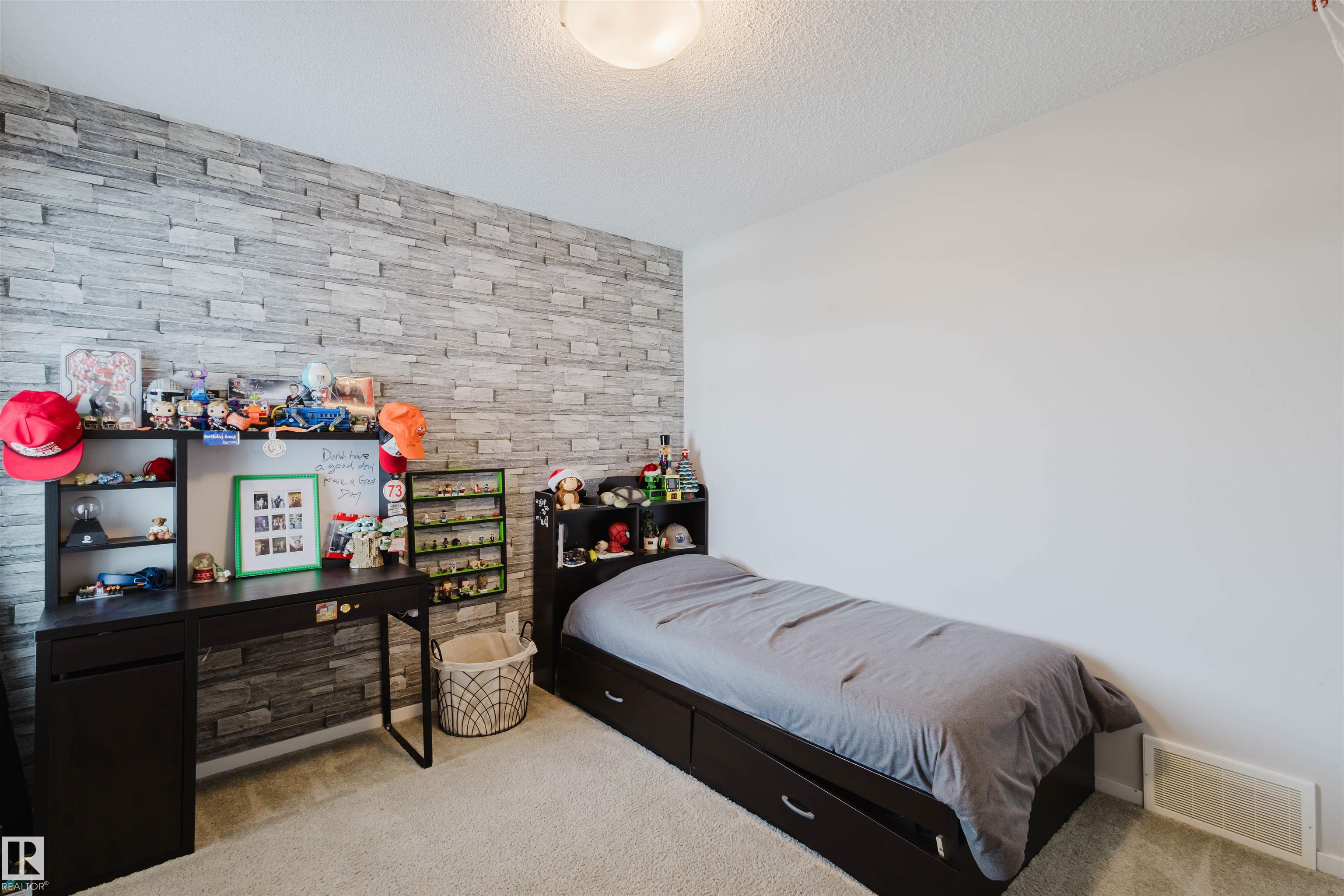 https://zimg.paragon.ice.com/ParagonImages/Property/PM/RAE/225386494/15/0/0/f6a0bd18e5f961af13185da6b2c41b58/1/674e06574aa7fb889e5c51de9ca9a7dc/225386494-d8443b63-87ef-4ebc-9815-ee55875ef0a8.JPG