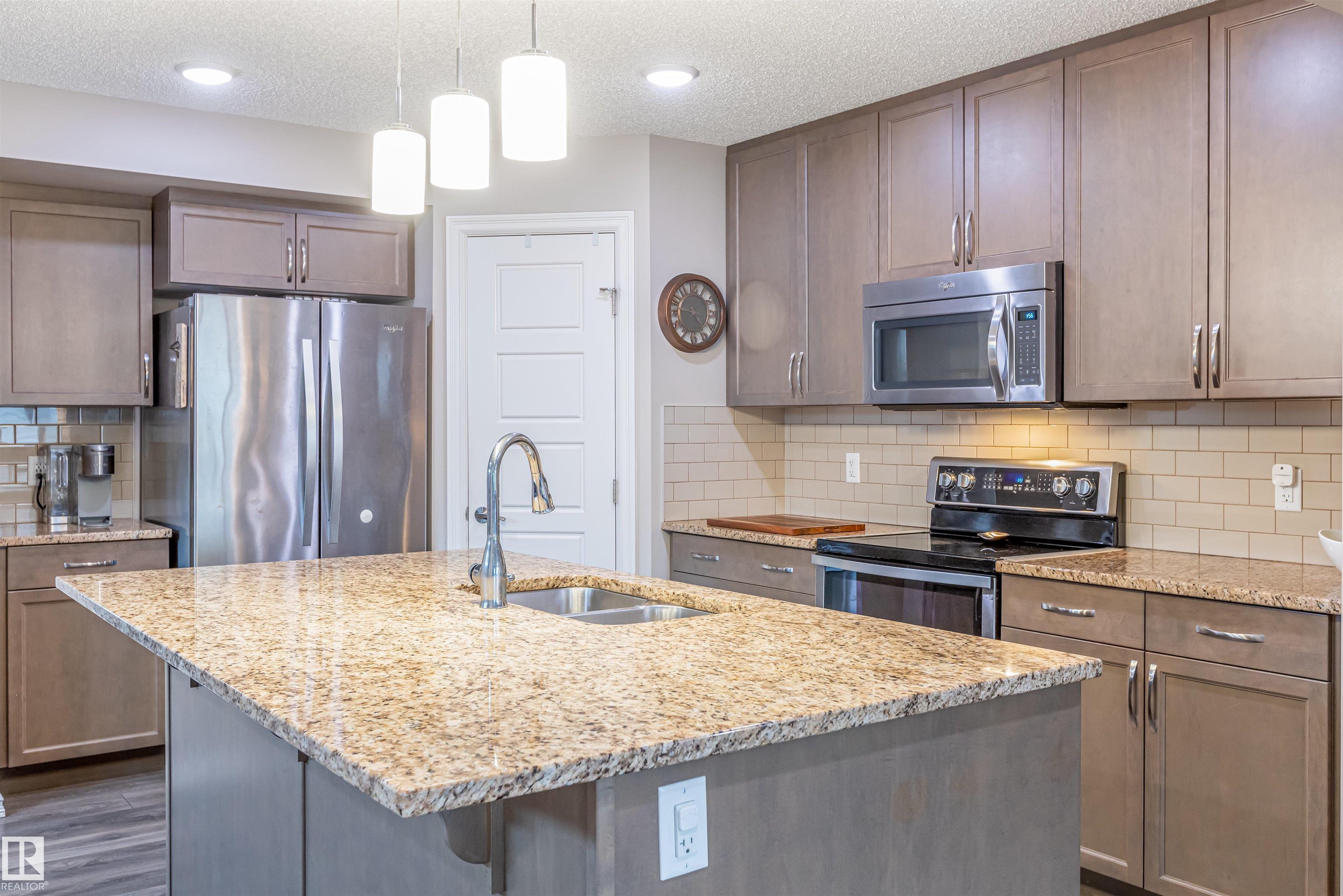 Photo 16 at 816 35 Avenue NW, Maple Crest, Edmonton