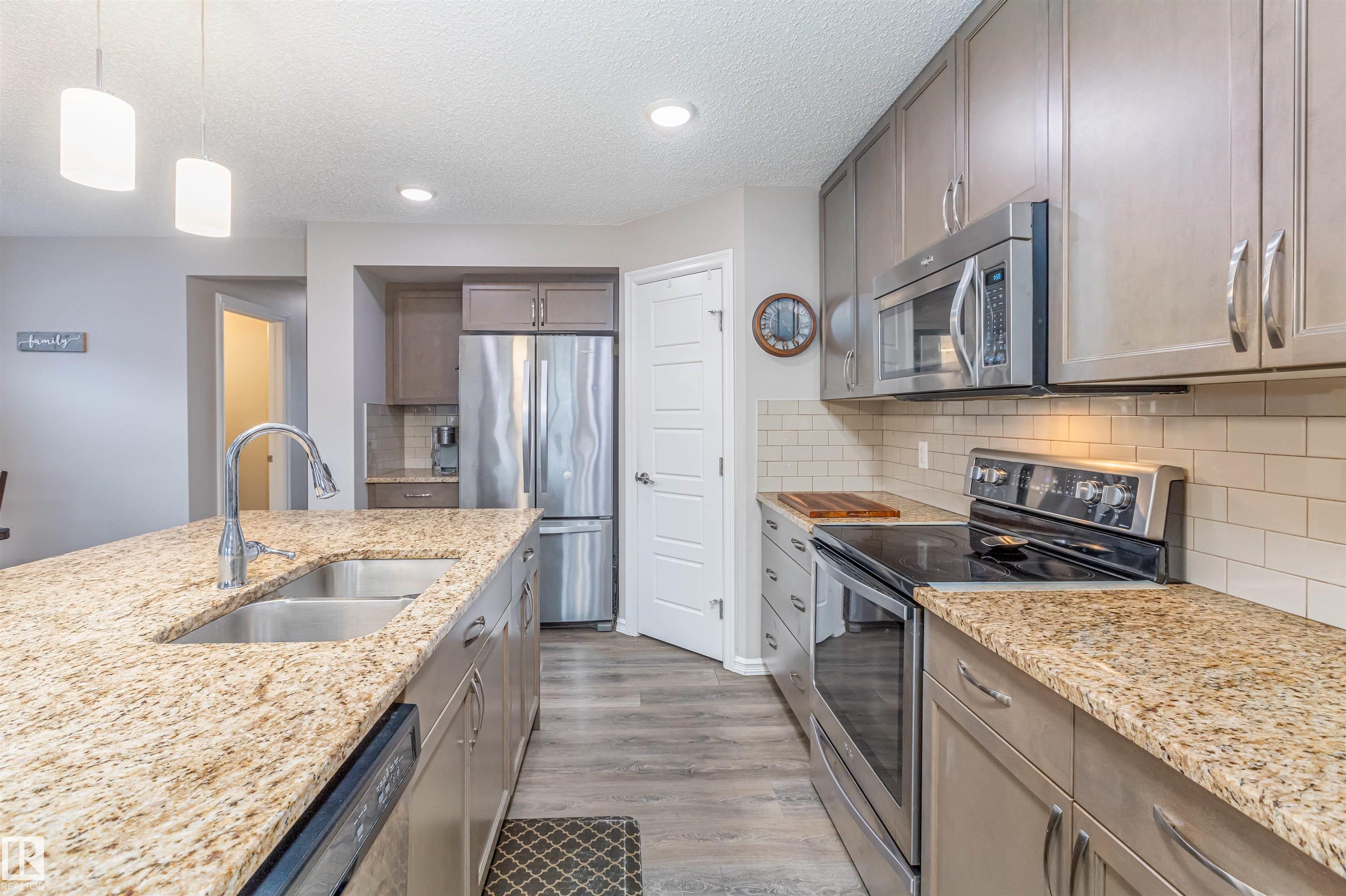 Photo 18 at 816 35 Avenue NW, Maple Crest, Edmonton