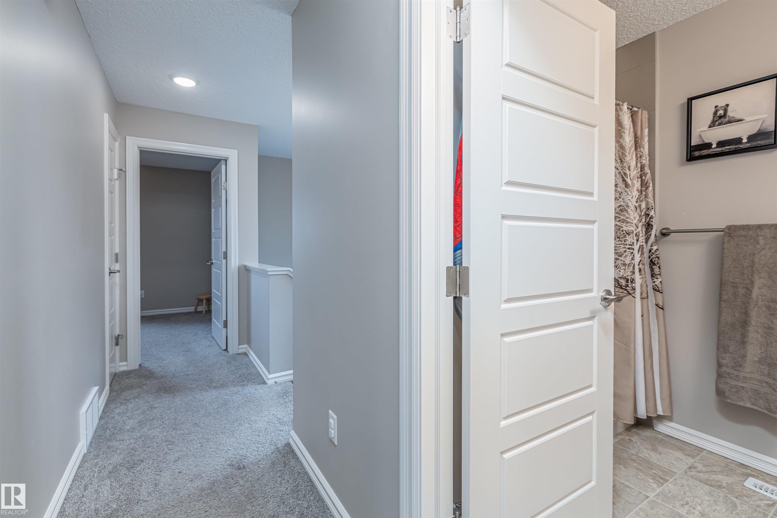 Photo 33 at 816 35 Avenue NW, Maple Crest, Edmonton