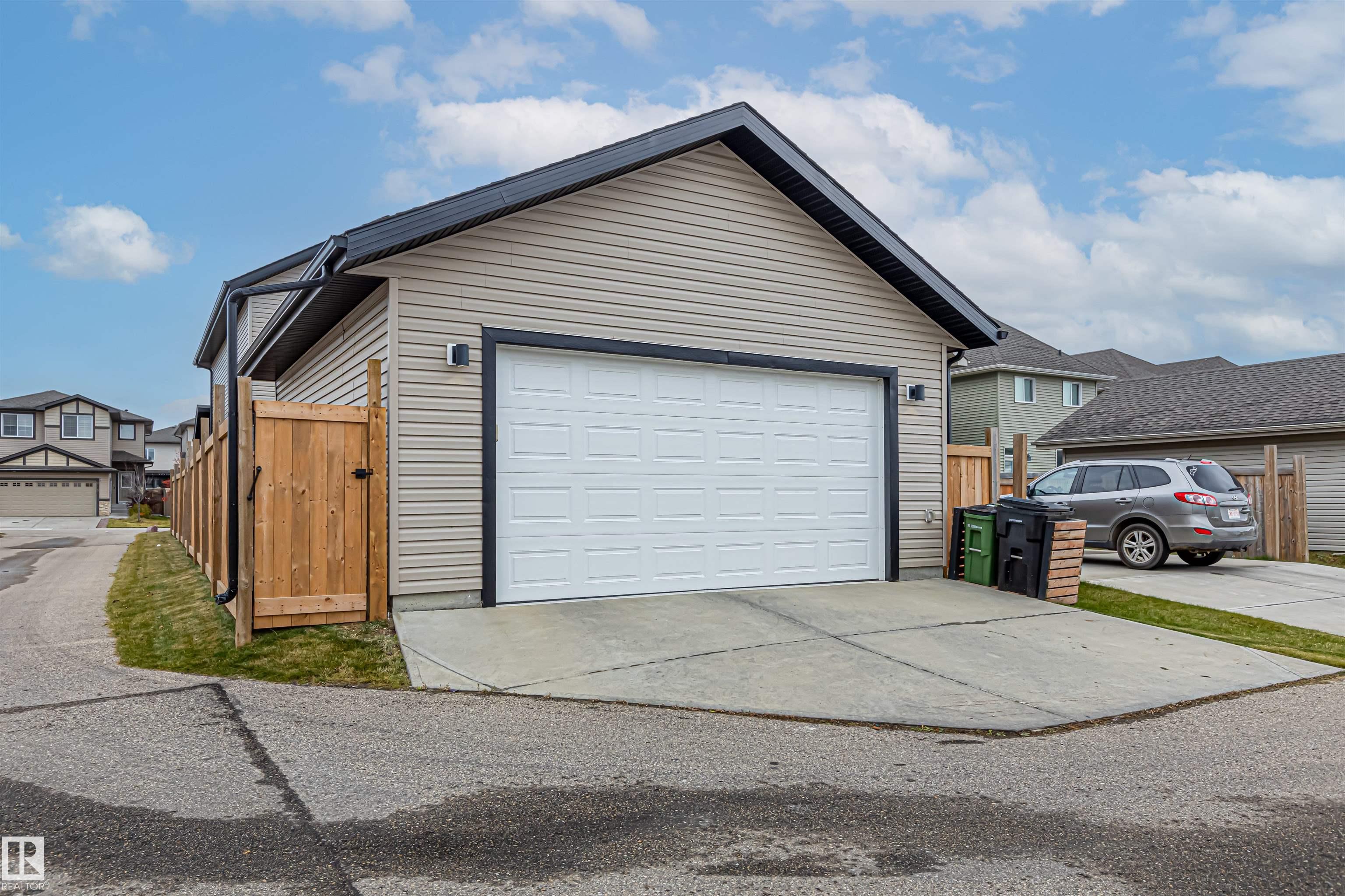 Photo 51 at 816 35 Avenue NW, Maple Crest, Edmonton