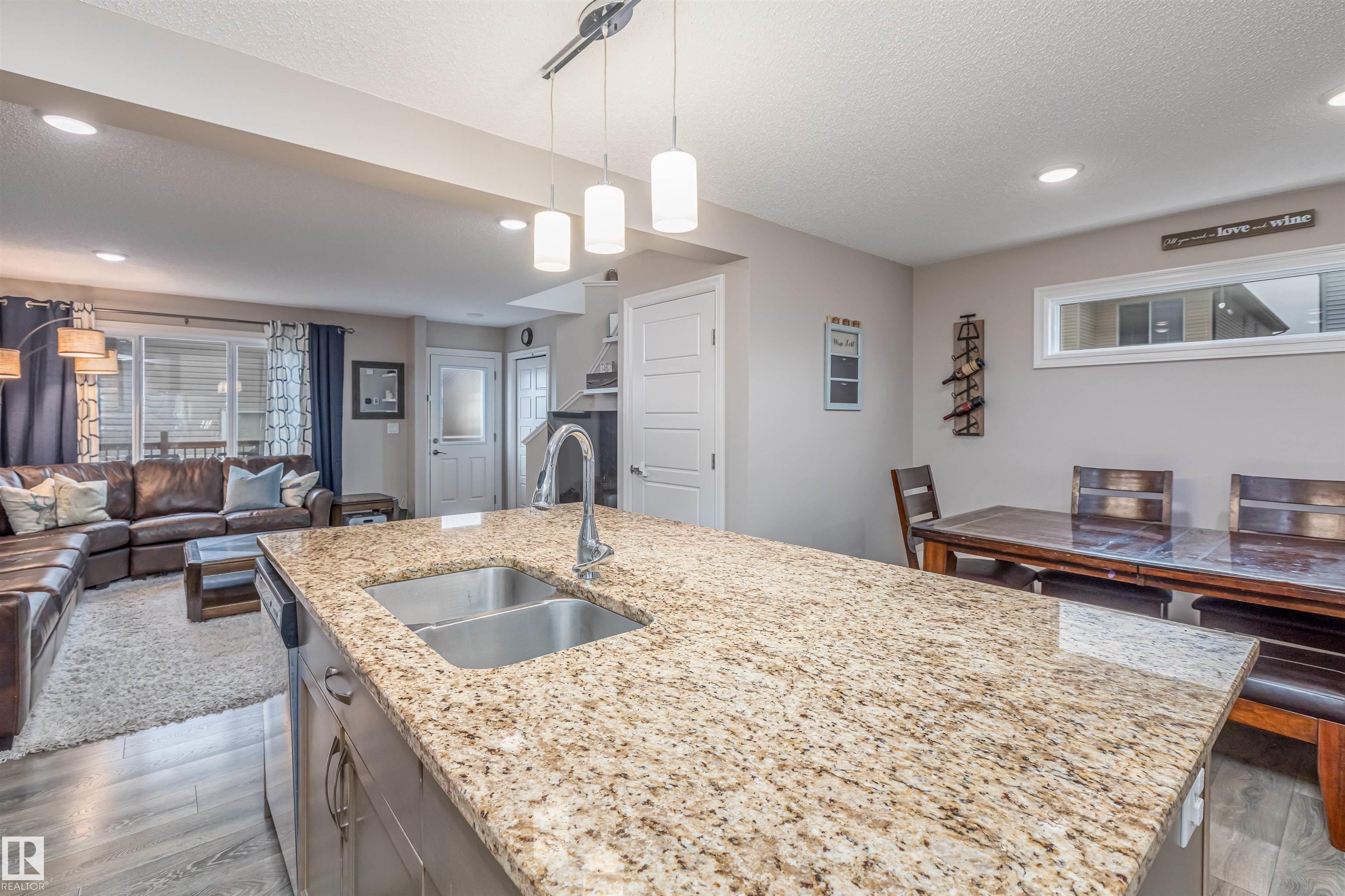 Photo 10 at 816 35 Avenue NW, Maple Crest, Edmonton