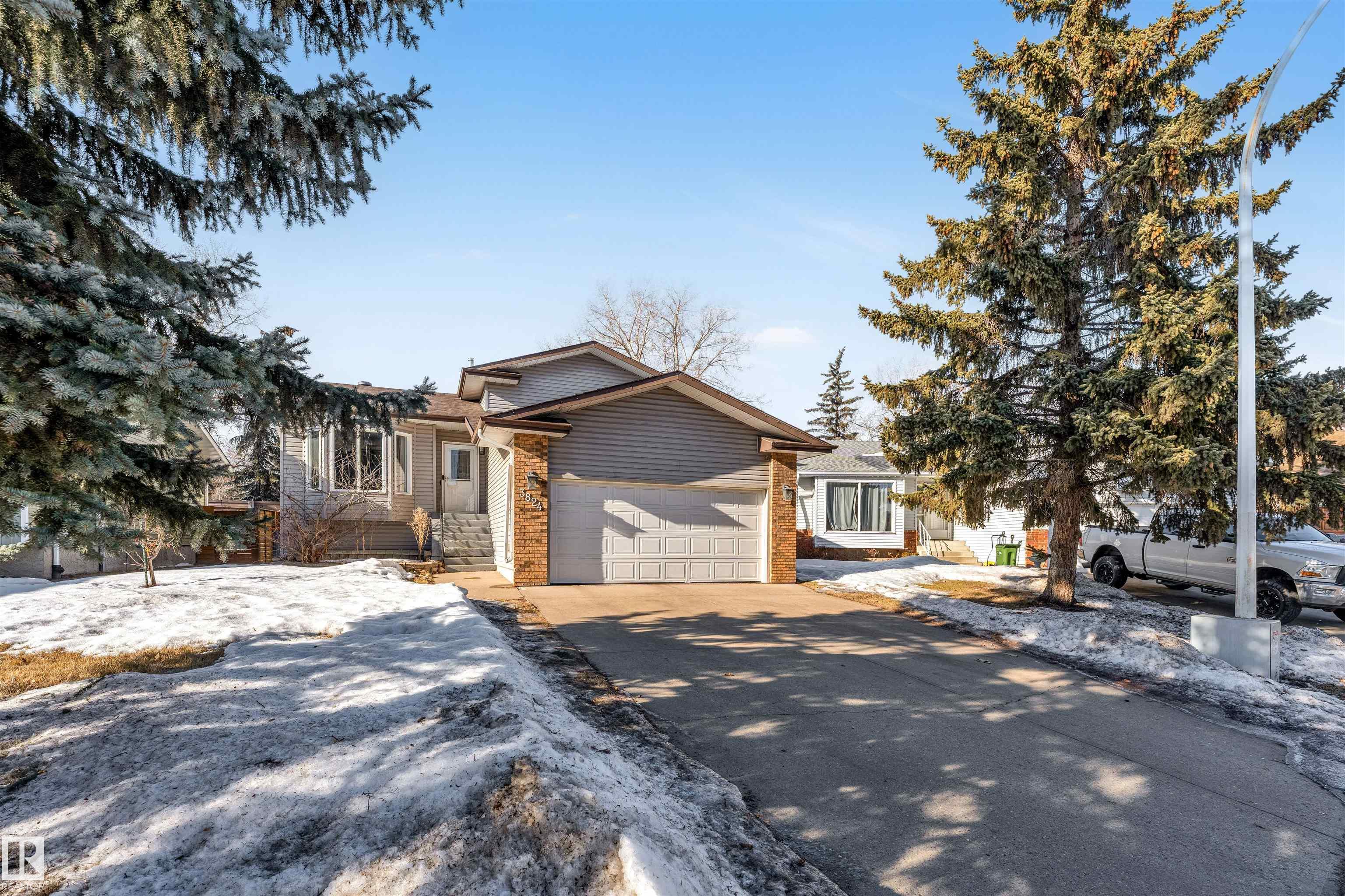 Photo 2 at 3824 48 Street NW, Minchau, Edmonton