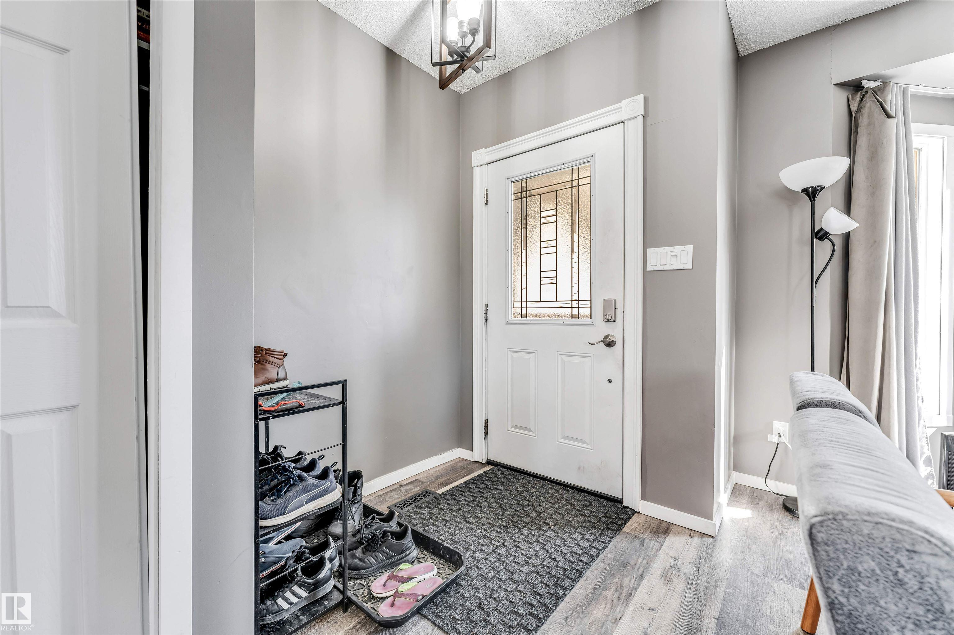 Photo 15 at 3824 48 Street NW, Minchau, Edmonton