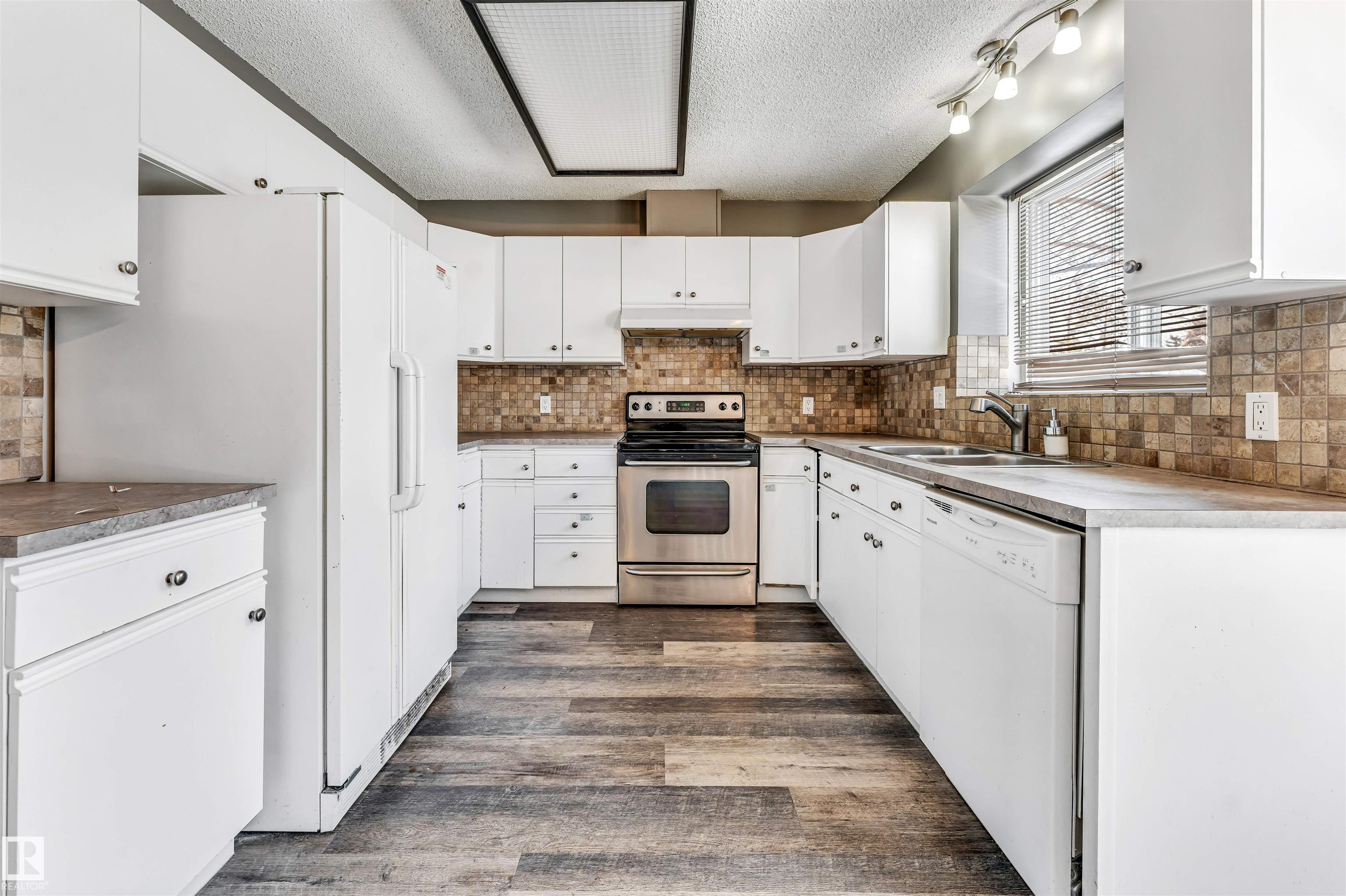 Photo 25 at 3824 48 Street NW, Minchau, Edmonton