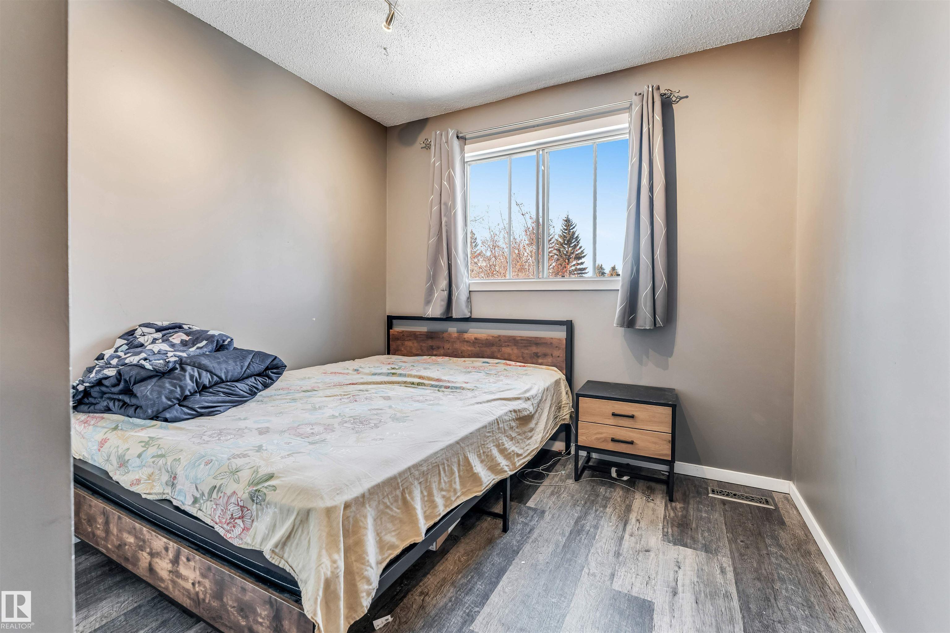 Photo 37 at 3824 48 Street NW, Minchau, Edmonton