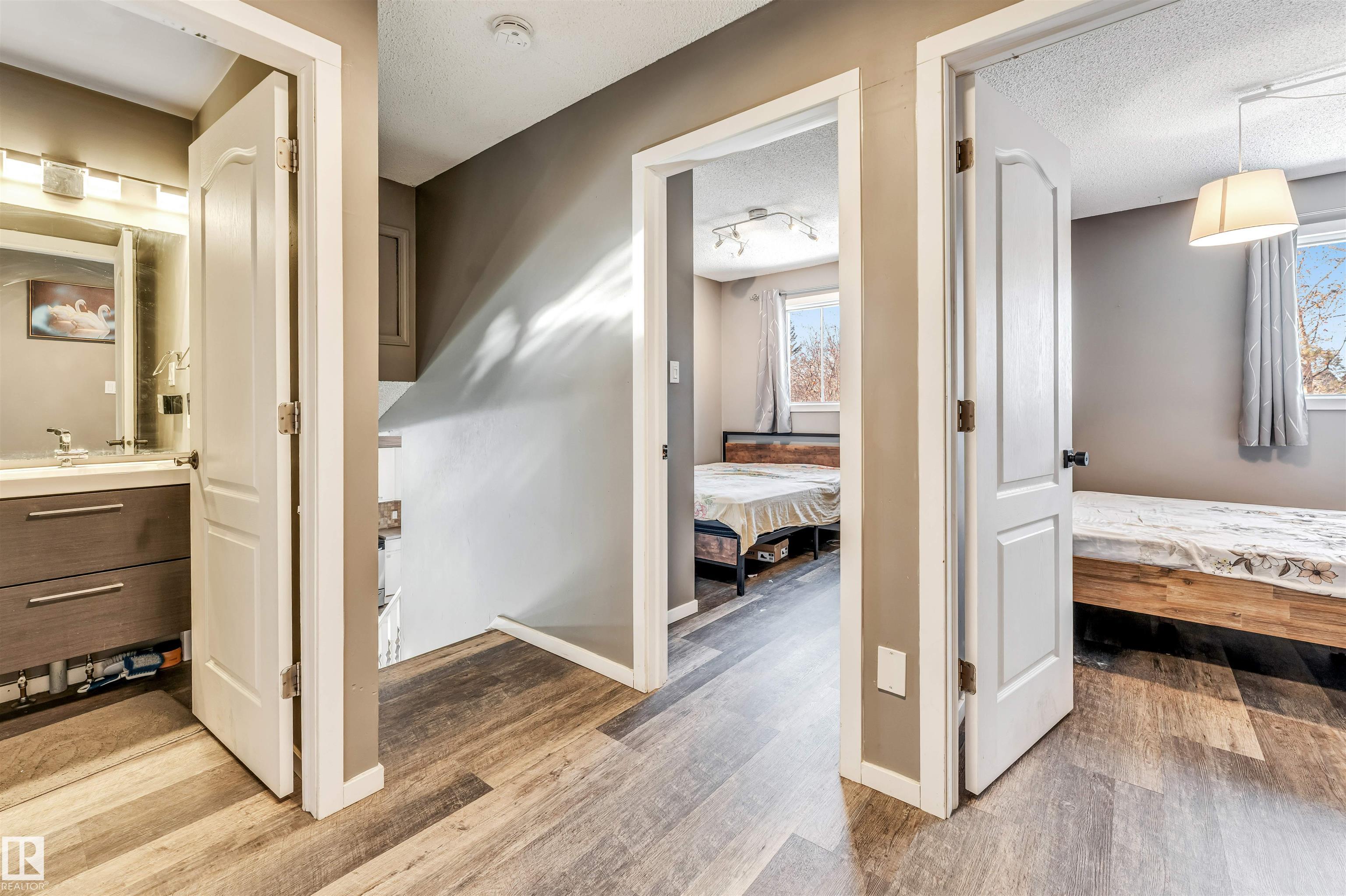 Photo 40 at 3824 48 Street NW, Minchau, Edmonton