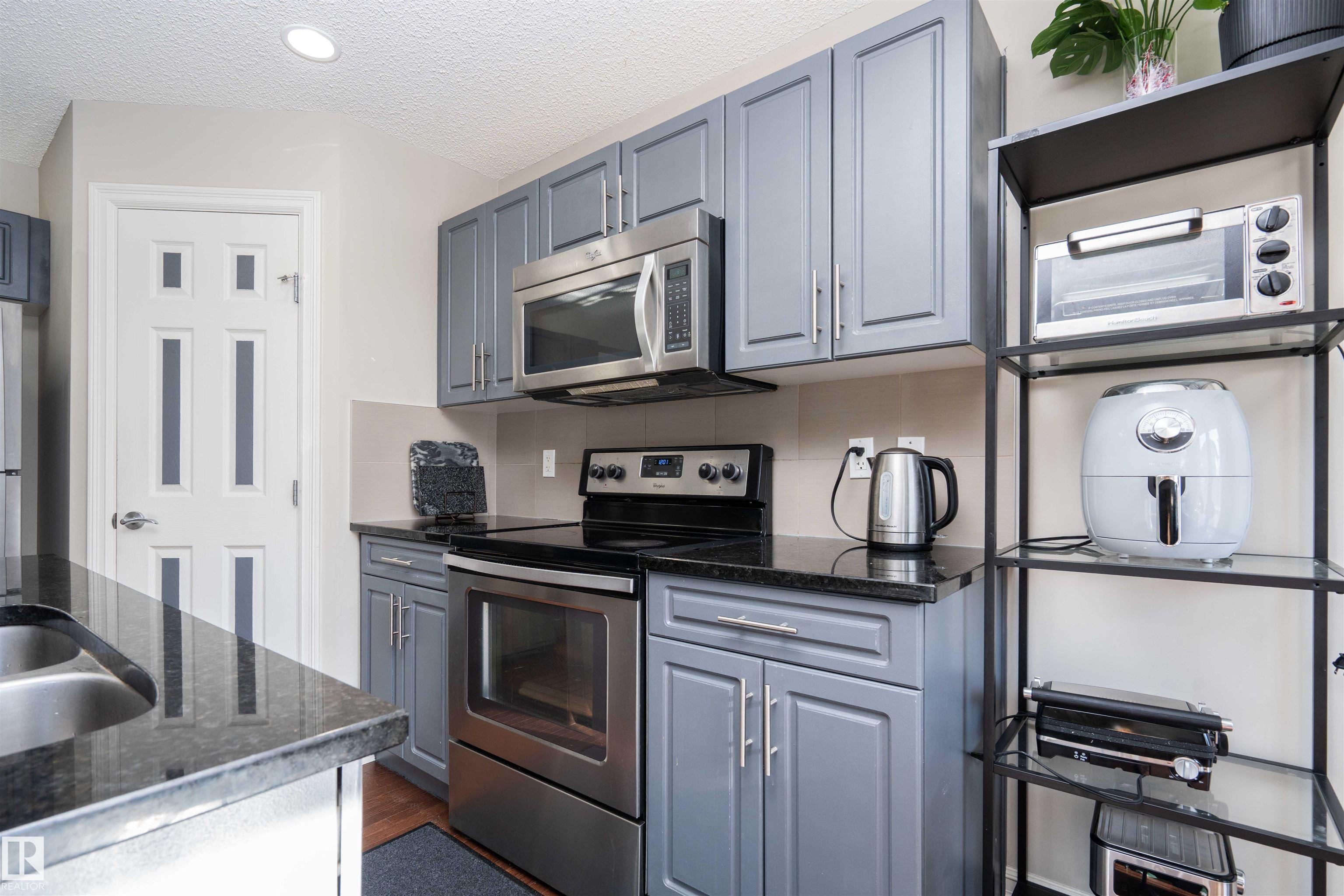 Photo 9 at 13 - 5317 3 Avenue SW, Charlesworth, Edmonton