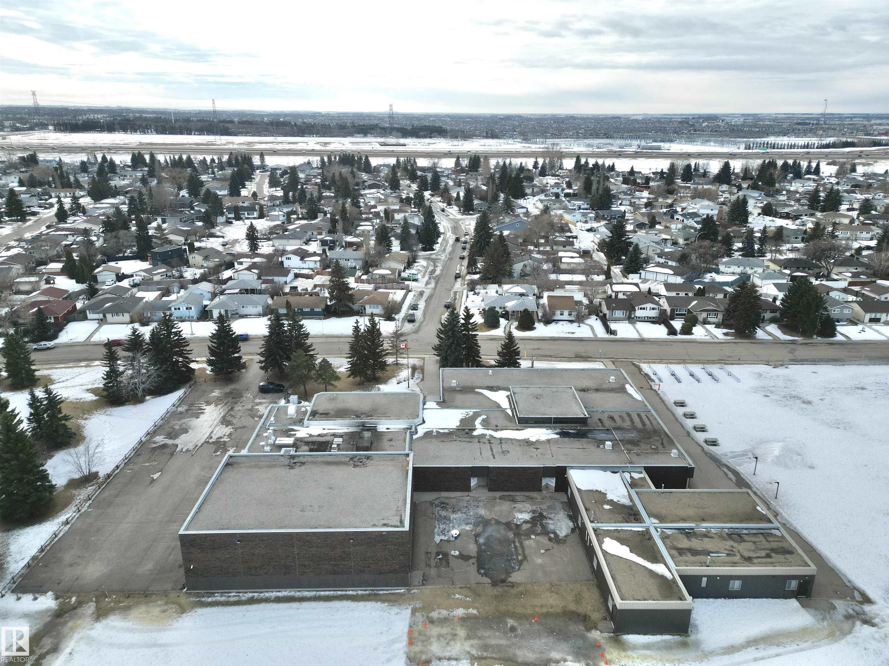 Photo 9 at 936 Knottwood Road S NW, Menisa, Edmonton