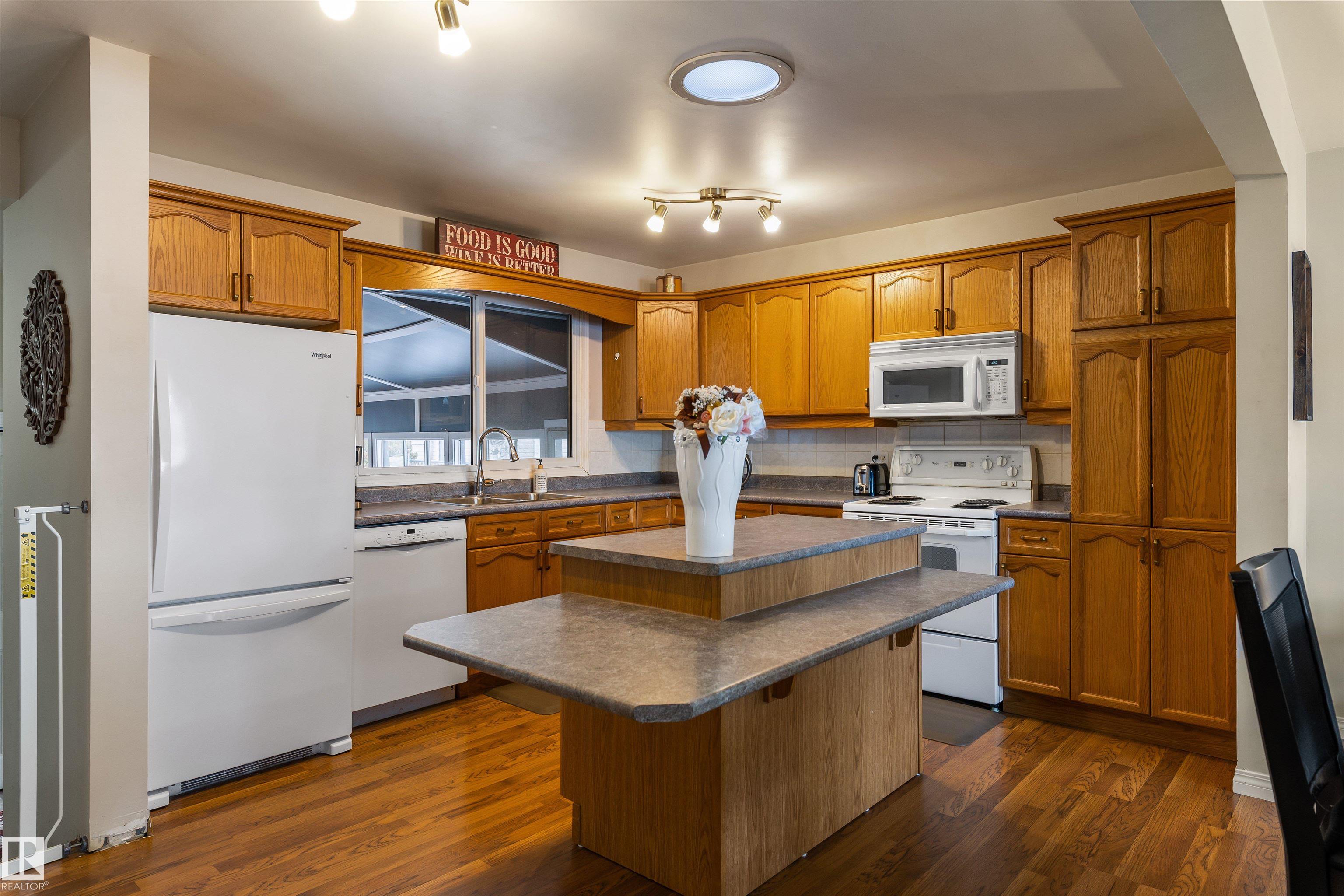 Photo 9 at 65 Mission Avenue, Mission, St. Albert