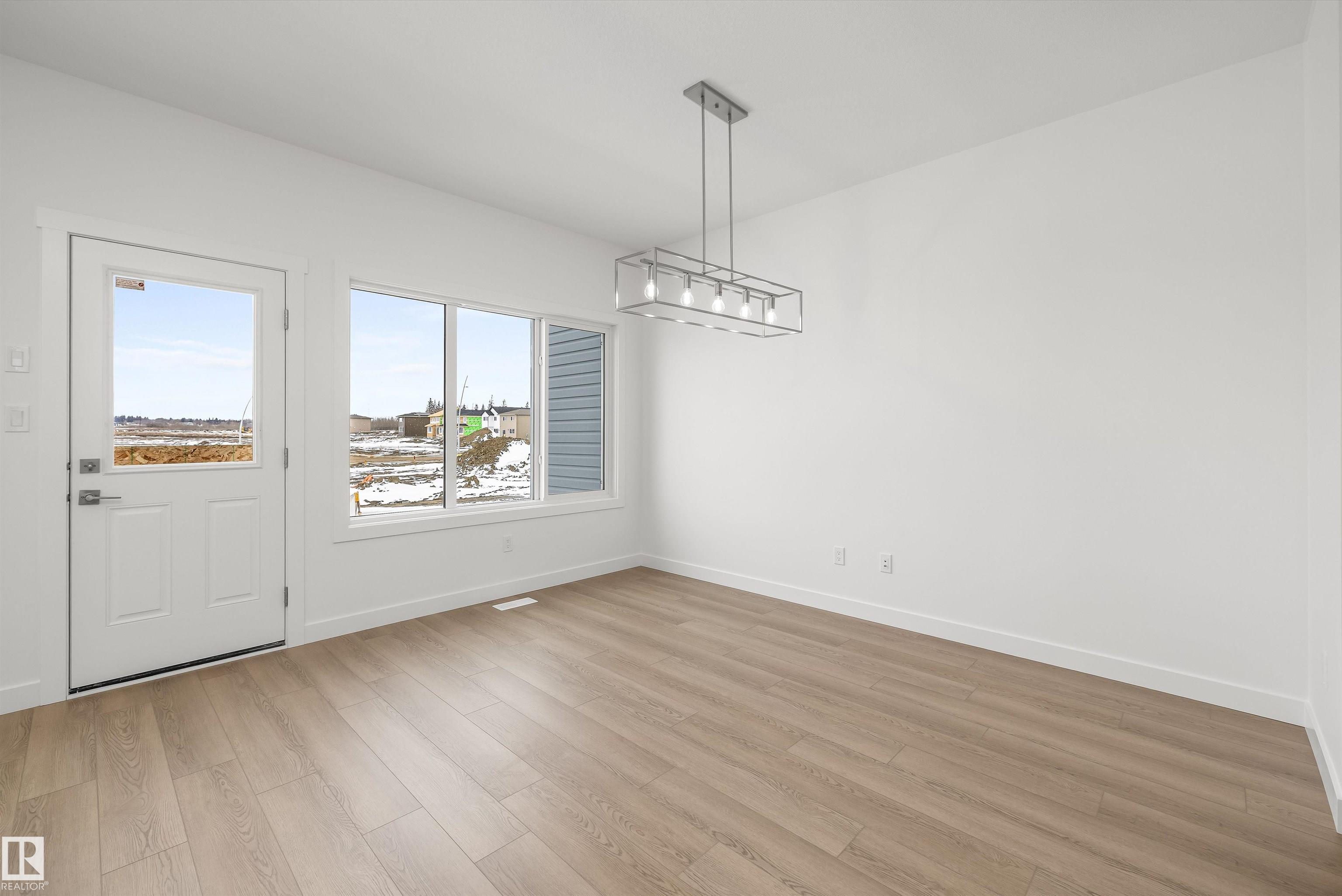 https://zimg.paragon.ice.com/ParagonImages/Property/PM/RAE/225386533/14/0/0/40767763541782d3bf8a127c5a24b902/1/1b735b2422c9a772d24f91905ccc7111/225386533-606f28e3-8fe6-4166-bd4c-be3f34b0f1a5.JPG