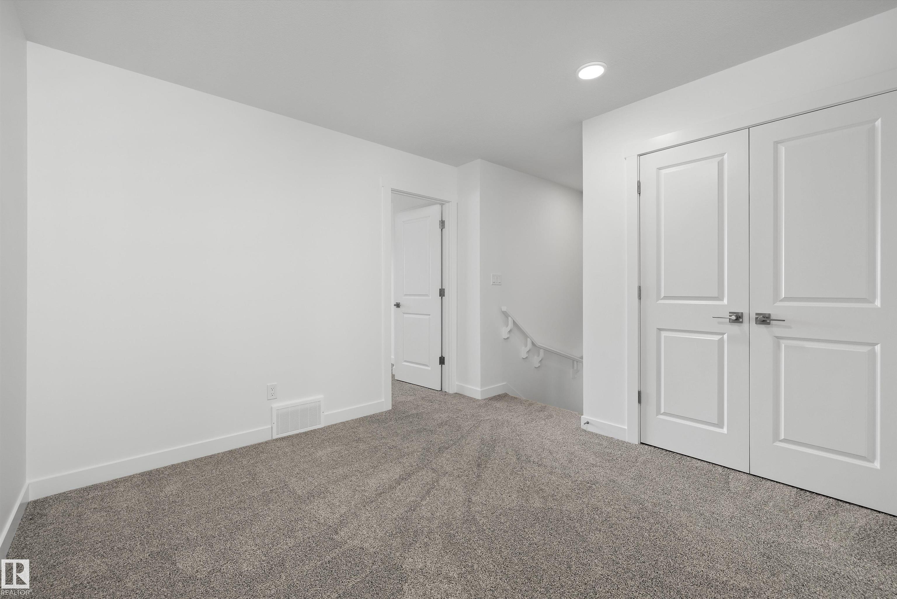 https://zimg.paragon.ice.com/ParagonImages/Property/PM/RAE/225386533/23/0/0/34c832d5eb324aca84bba68b06e09f66/1/1b735b2422c9a772d24f91905ccc7111/225386533-9b95877a-5498-46a1-a5a7-e6beb922edac.JPG