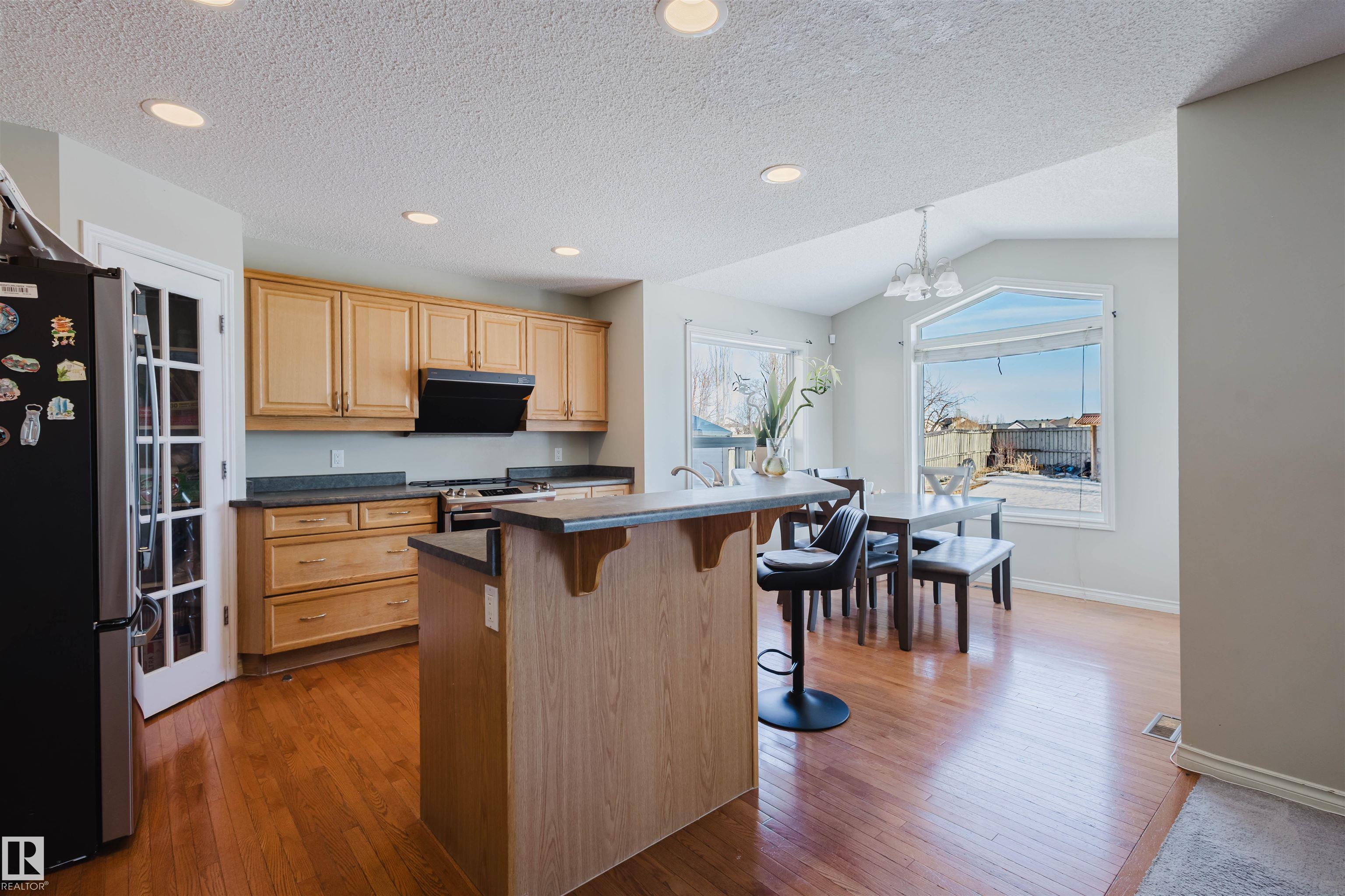 Photo 9 at 3534 Mclean Crescent SW, Macewan, Edmonton