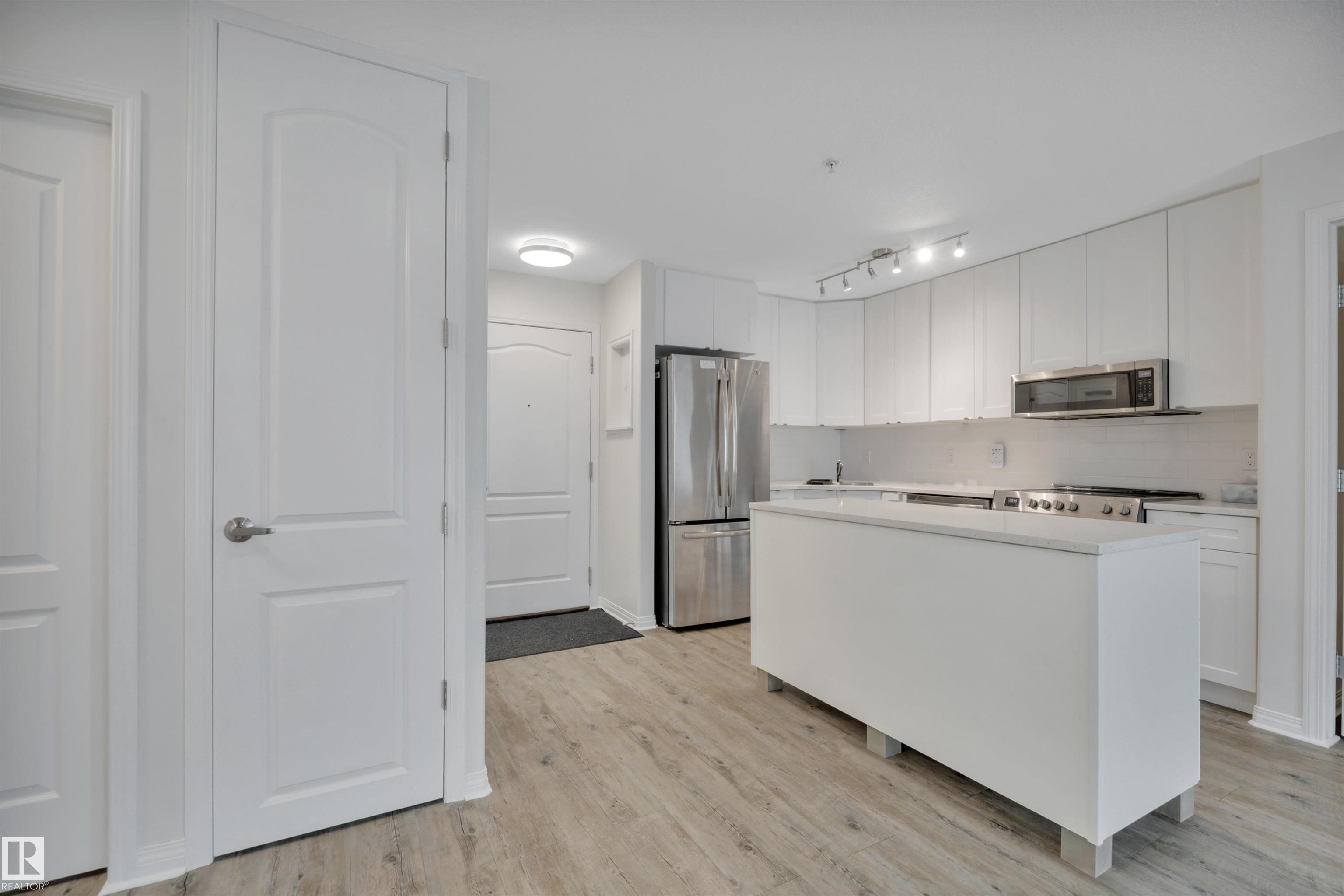 Photo 11 at 108 - 12550 140 Avenue NW, Baranow, Edmonton