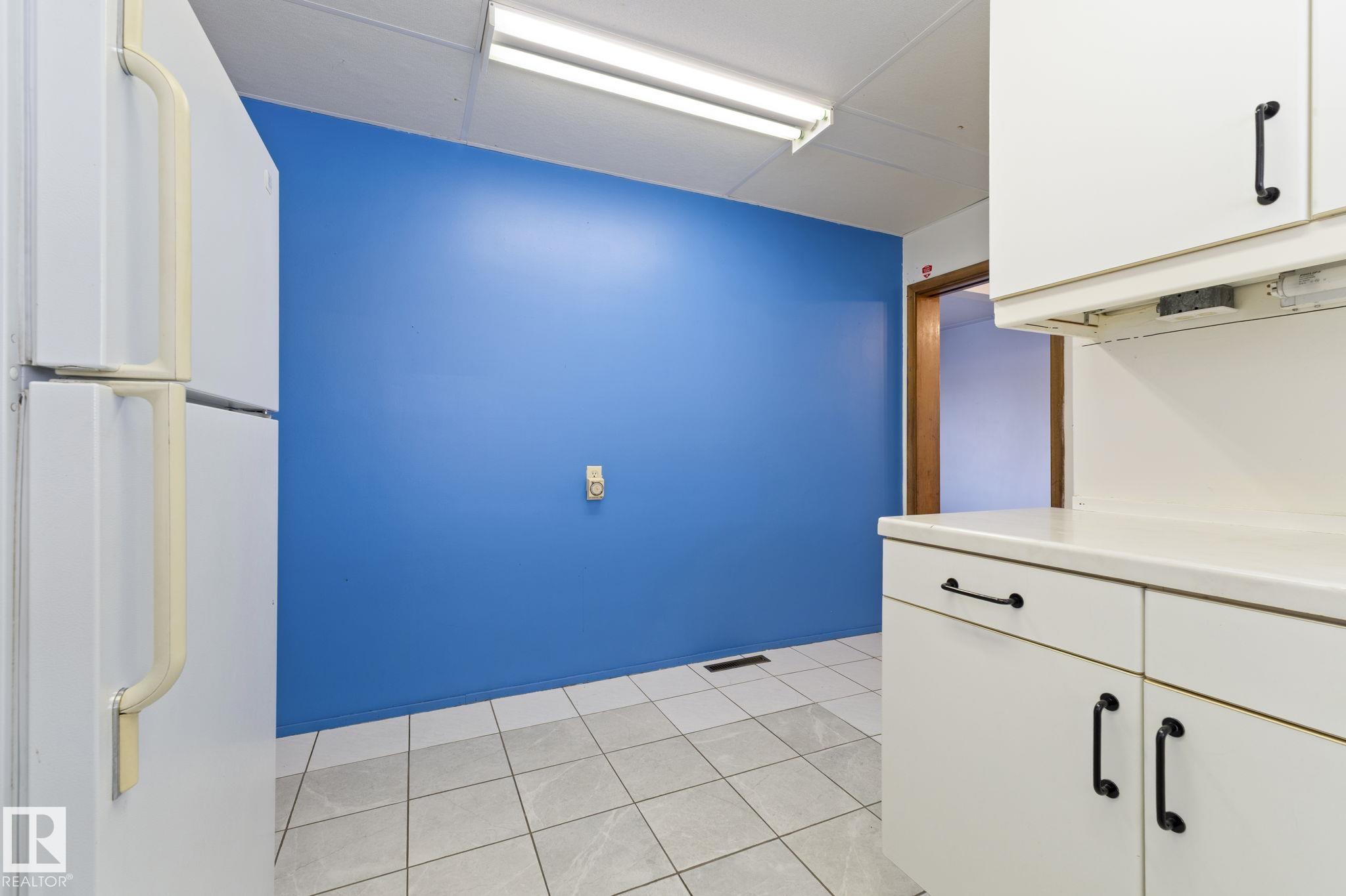 Photo 10 at 12023 137 Avenue NW, Kensington, Edmonton