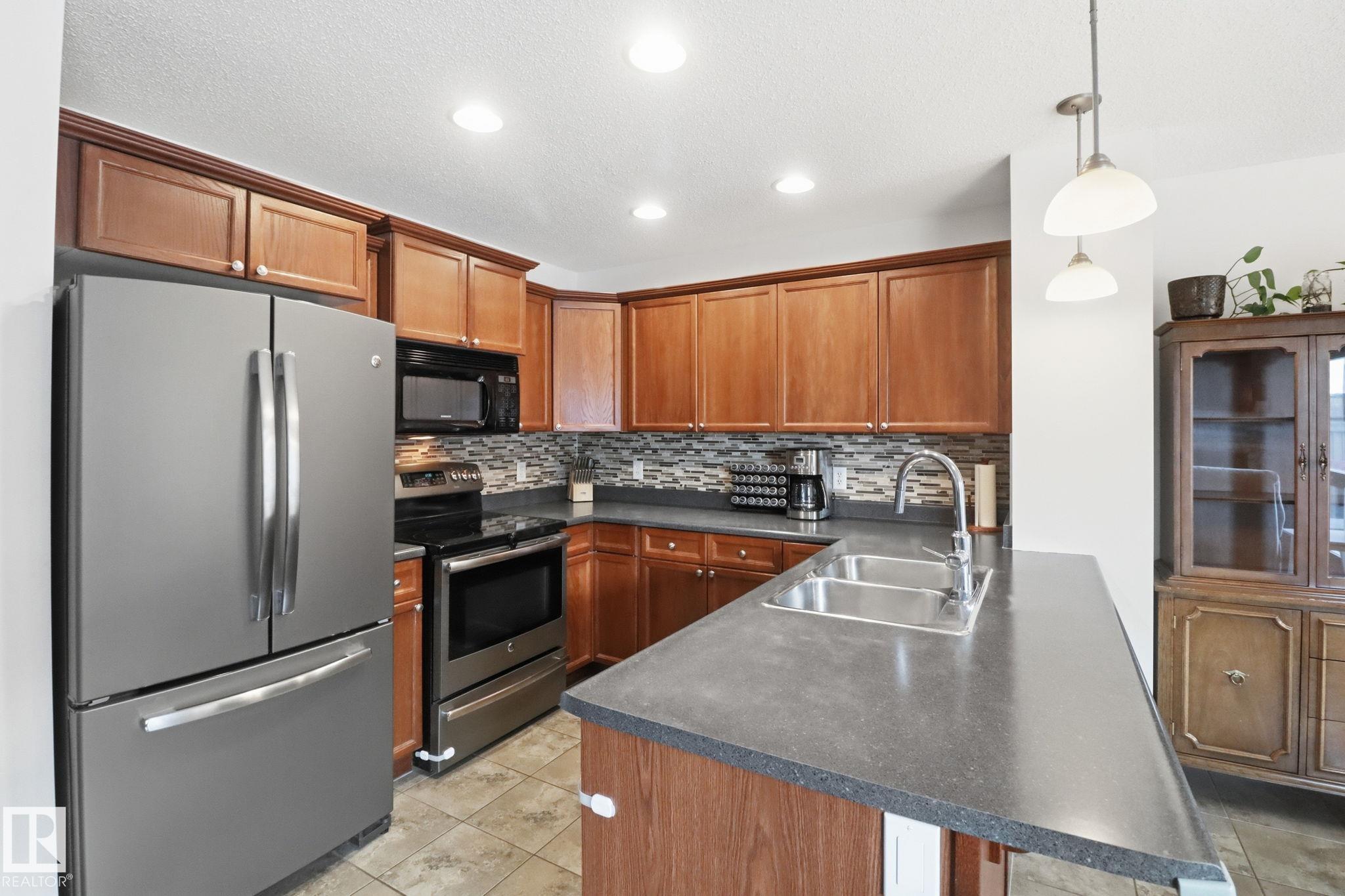 Photo 12 at 9037 Scott Crescent NW, South Terwillegar, Edmonton