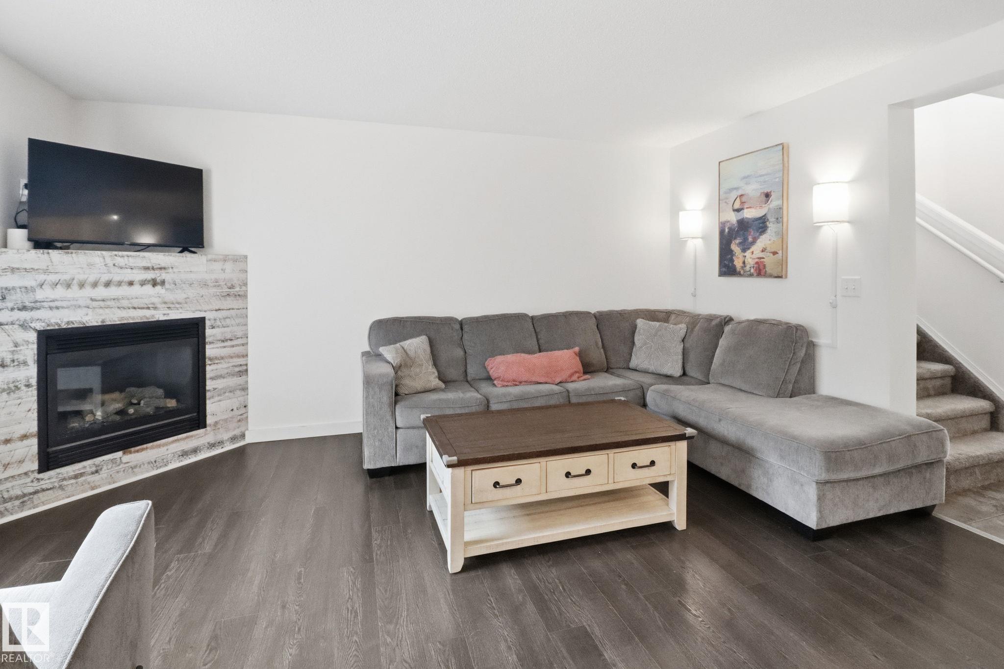 Photo 7 at 9037 Scott Crescent NW, South Terwillegar, Edmonton