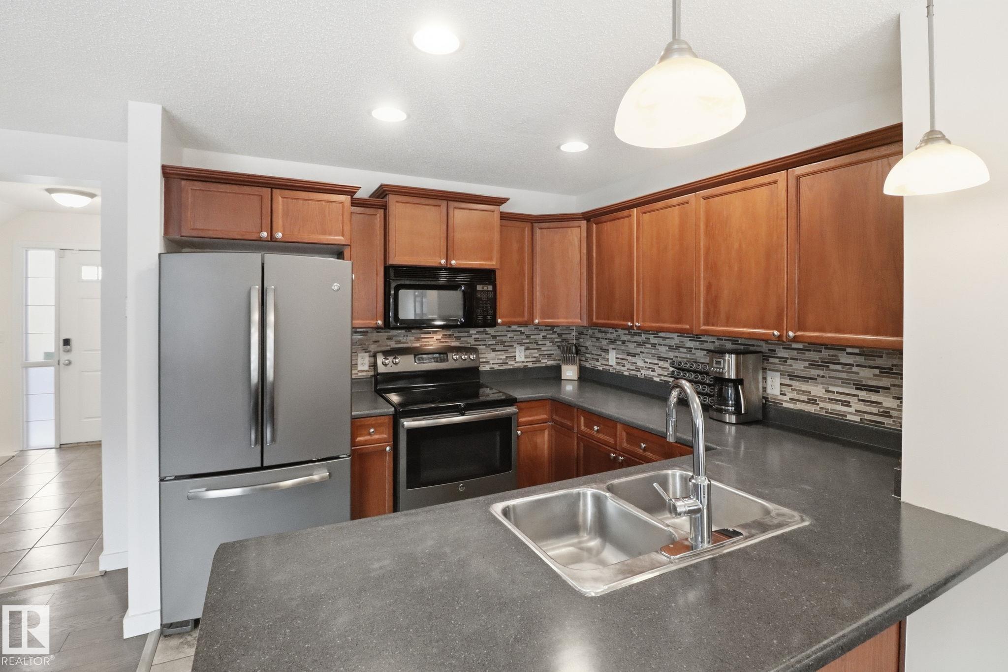 Photo 10 at 9037 Scott Crescent NW, South Terwillegar, Edmonton