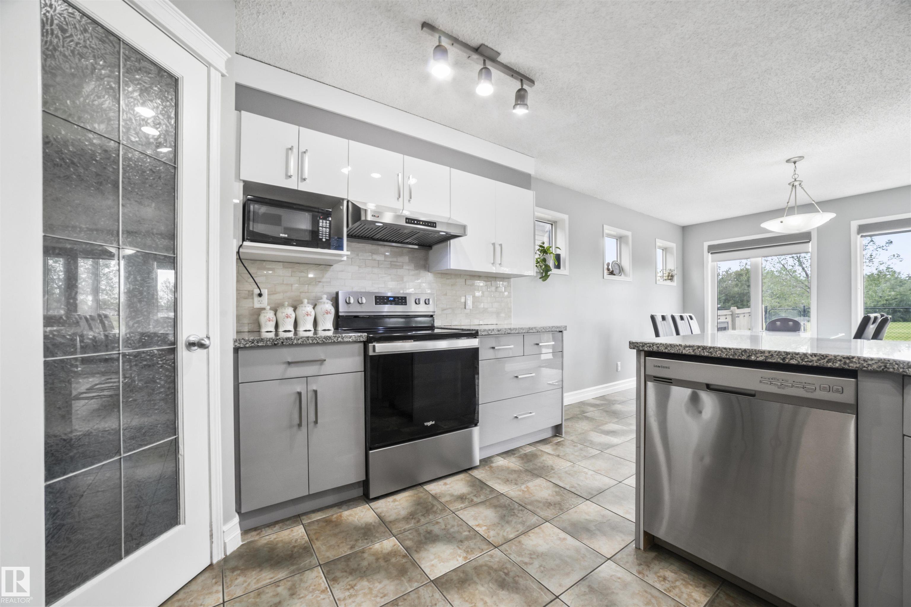 Photo 13 at 324 79 Street SW, Ellerslie, Edmonton