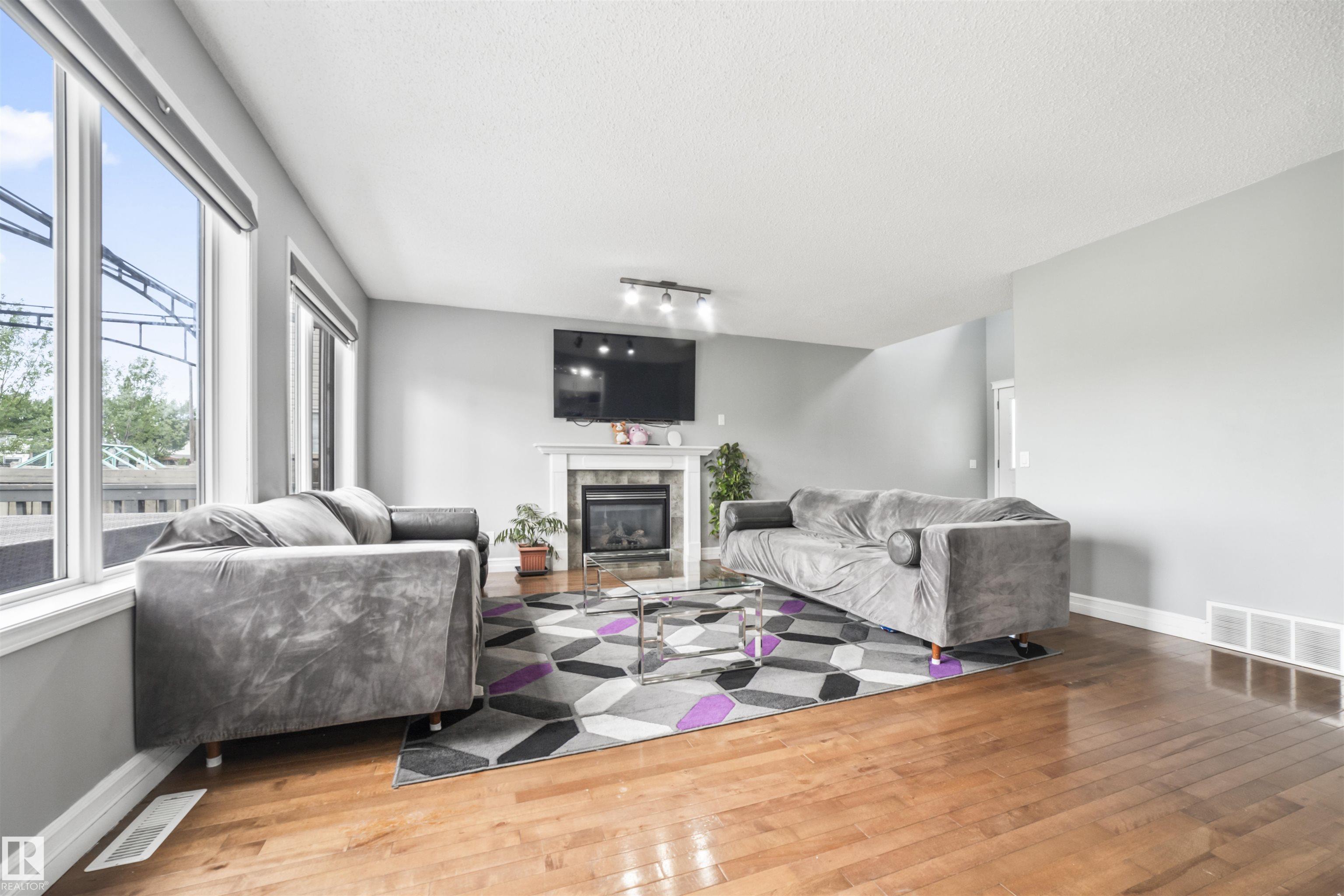 Photo 7 at 324 79 Street SW, Ellerslie, Edmonton